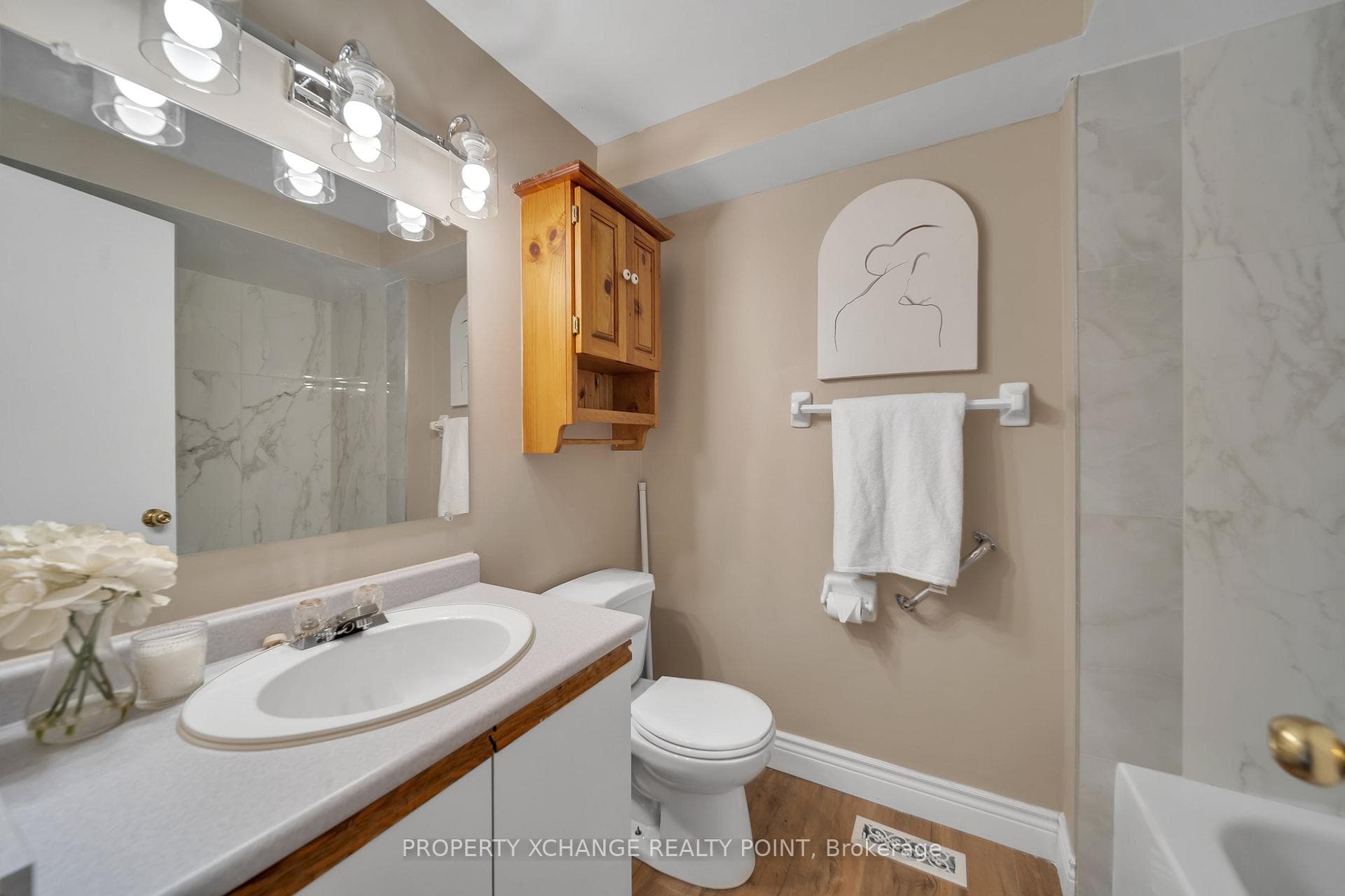 40 Pinebrook Crescent photo 17