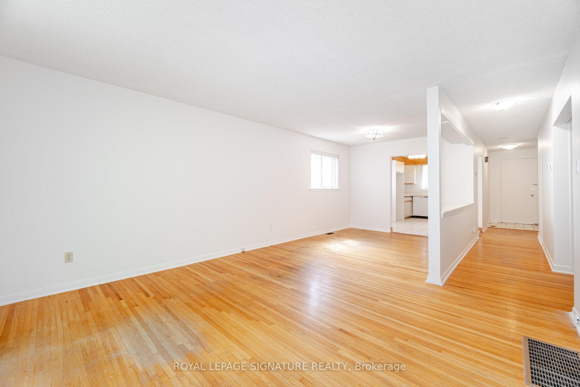 70 Regatta Crescent photo 19