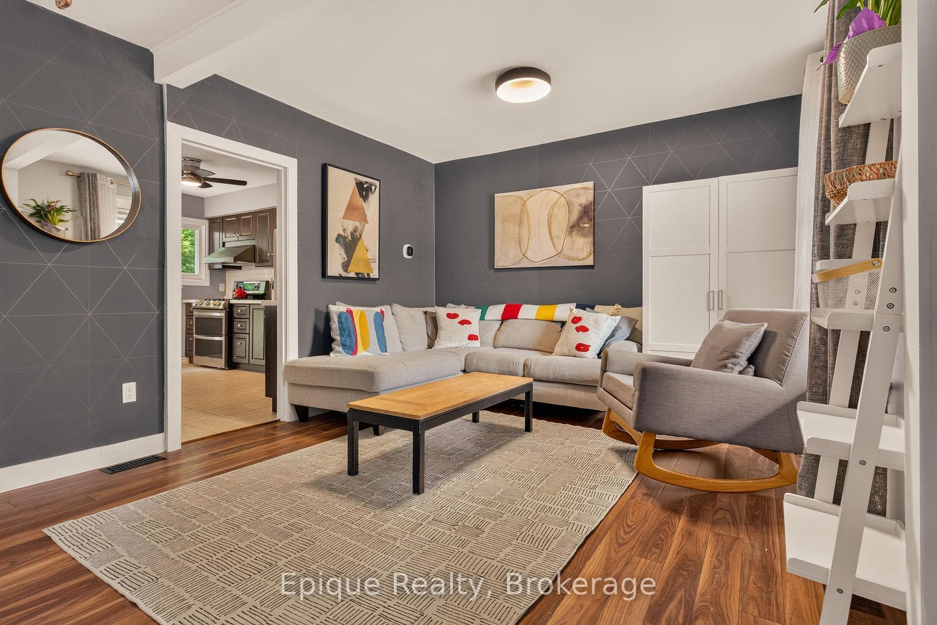 93 Graham Avenue photo 6