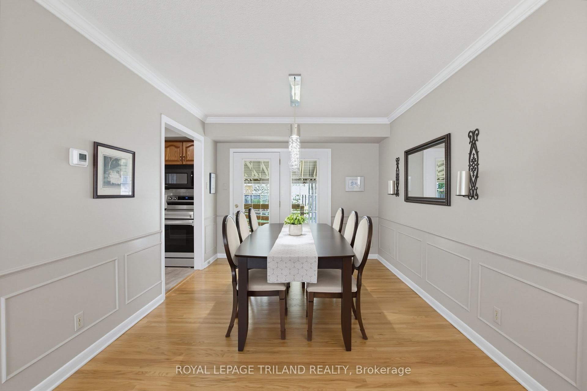 1463 Glenora Drive photo 12