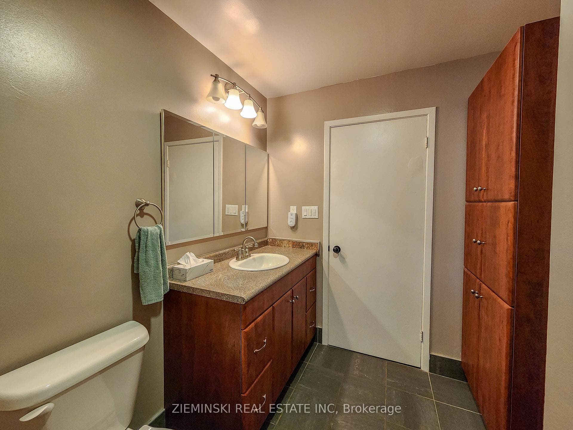 143 Tamarack Street photo 20