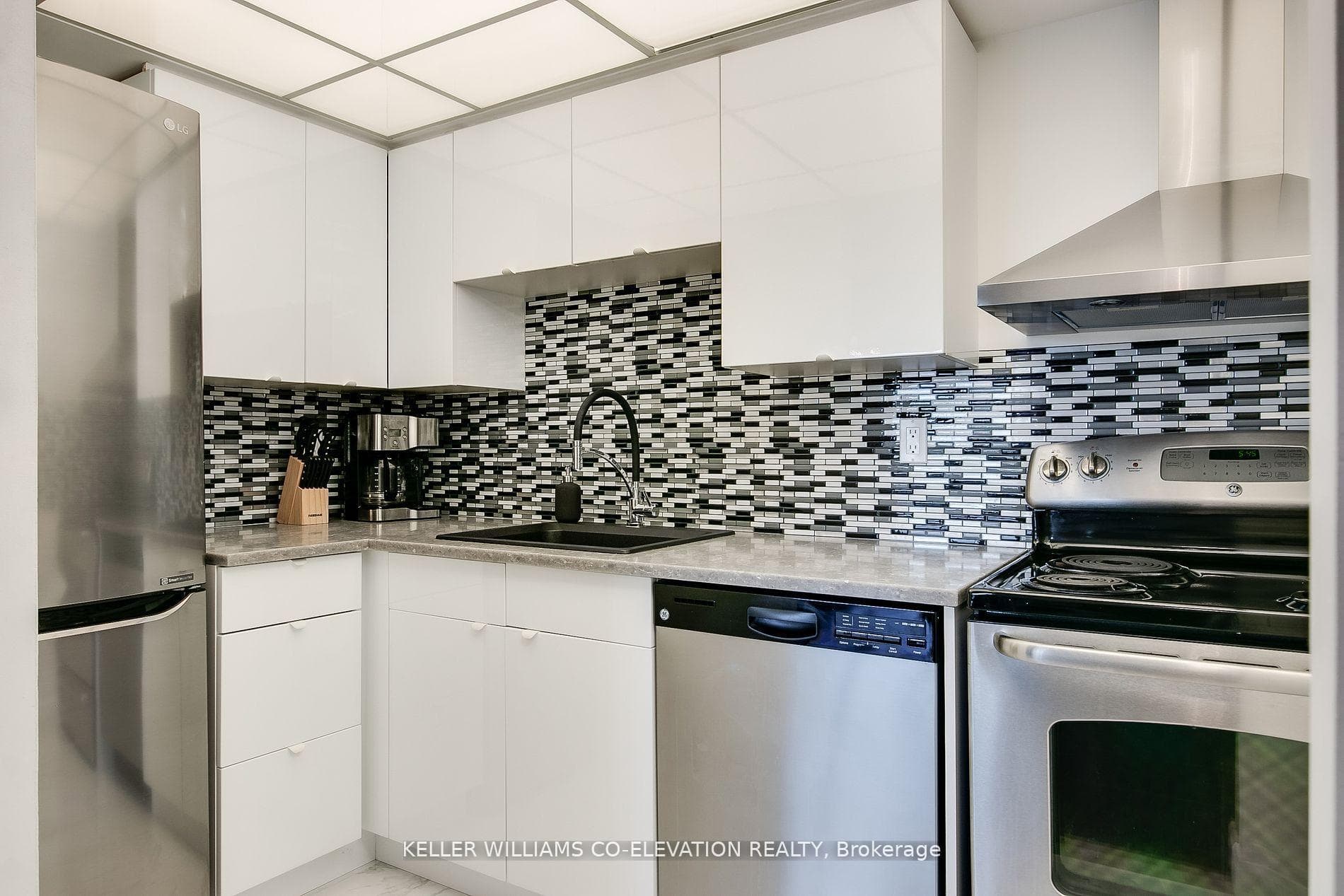 40 Scollard St Street Unit 1506 photo 15