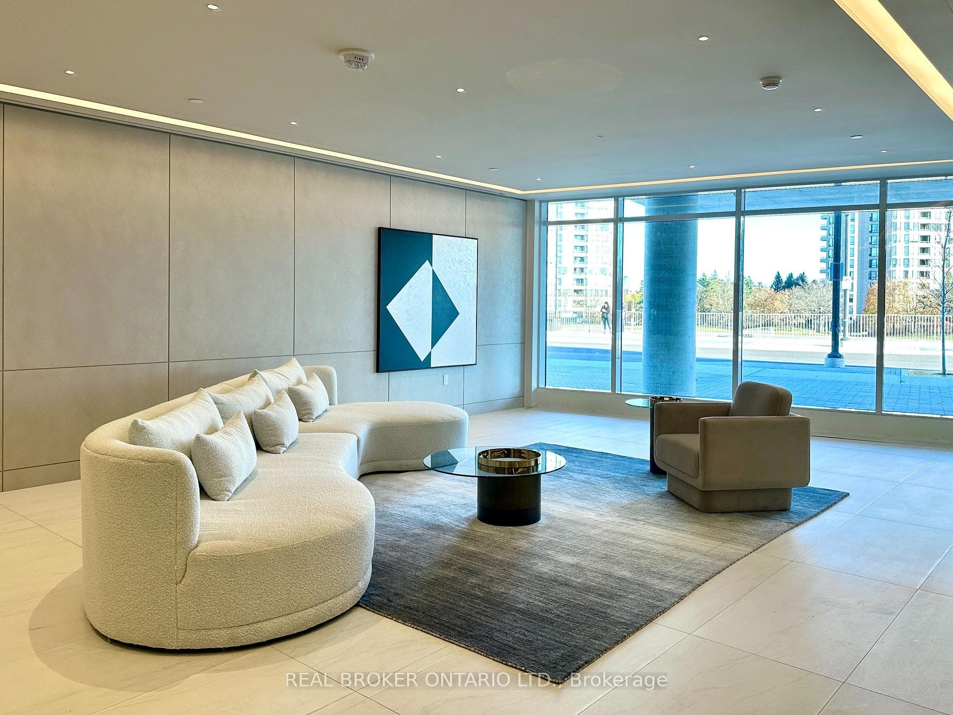 50 Upper Mall Way Unit 2009 photo 3