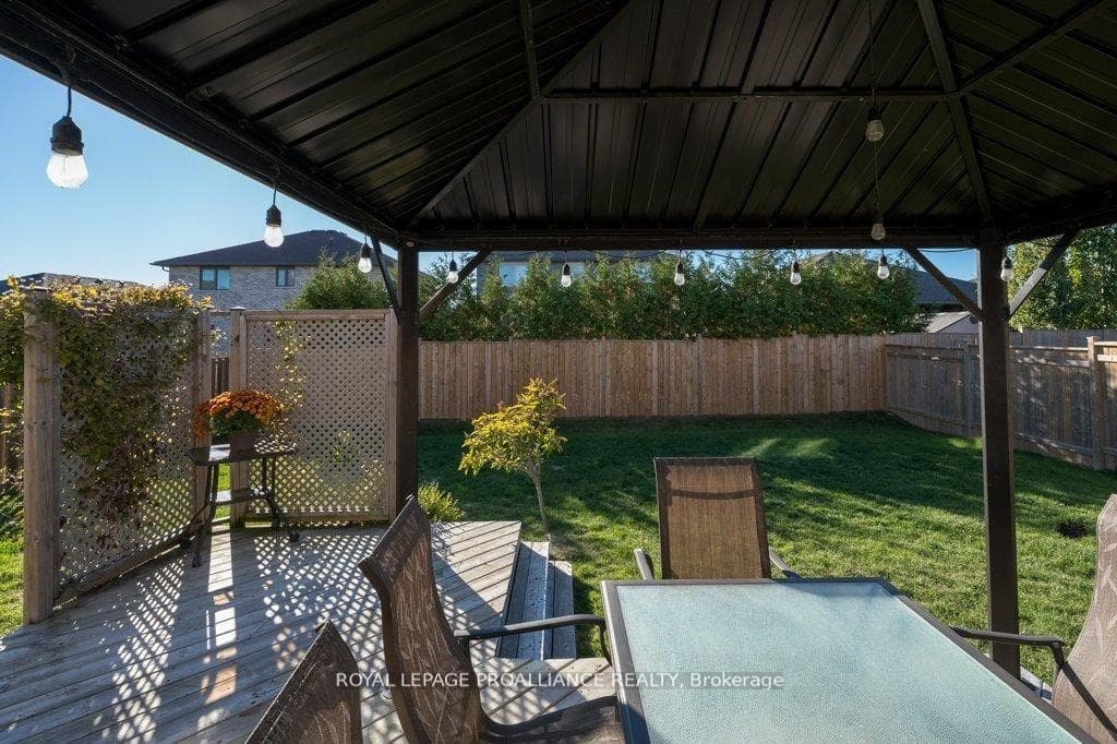 60 Crews Crescent photo 49