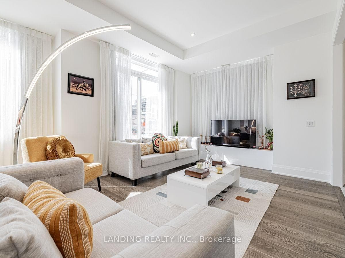 17 Greenbriar Road Unit 1 photo 3