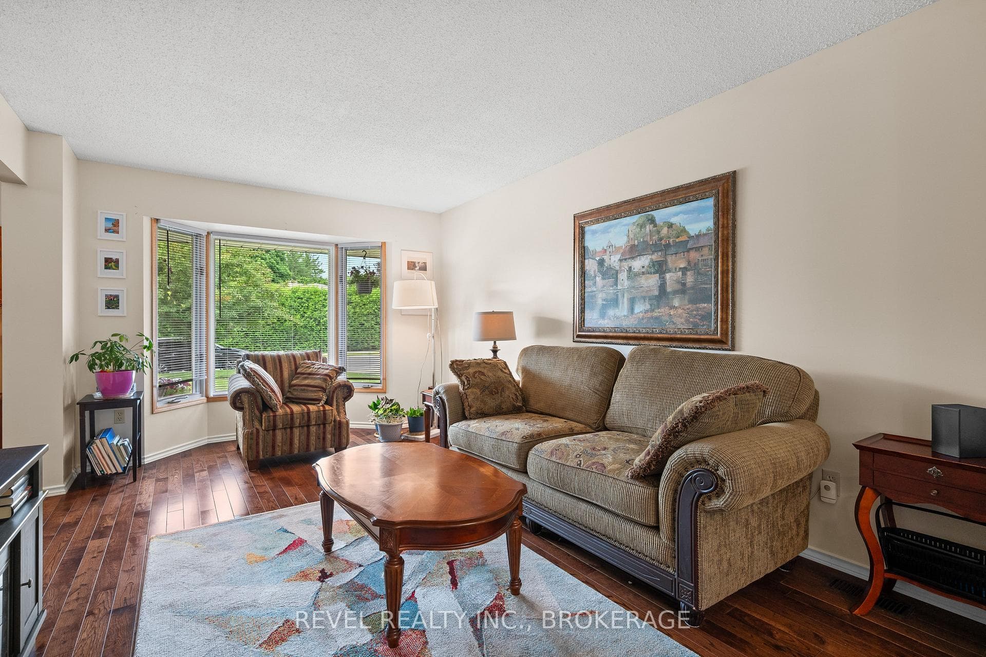 842 Lancaster Drive photo 7