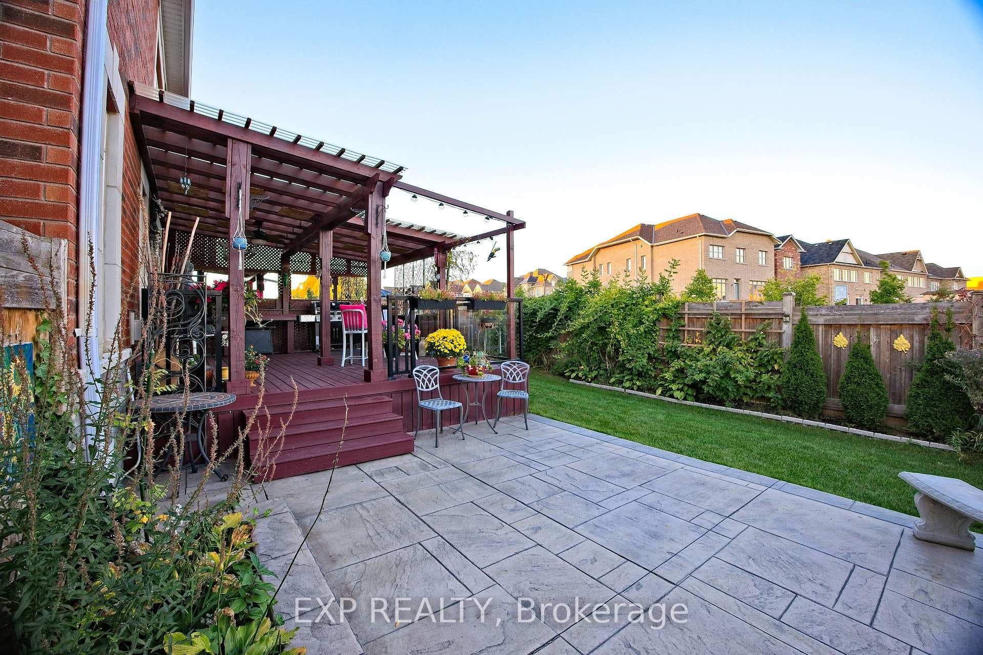 520 Dougall Avenue photo 48
