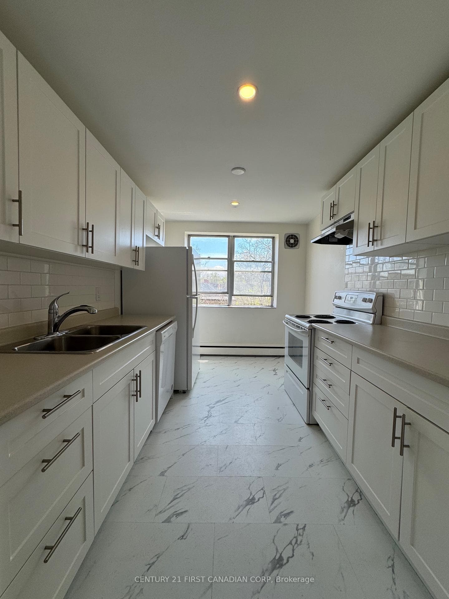 Large kitchen with space for bistro set