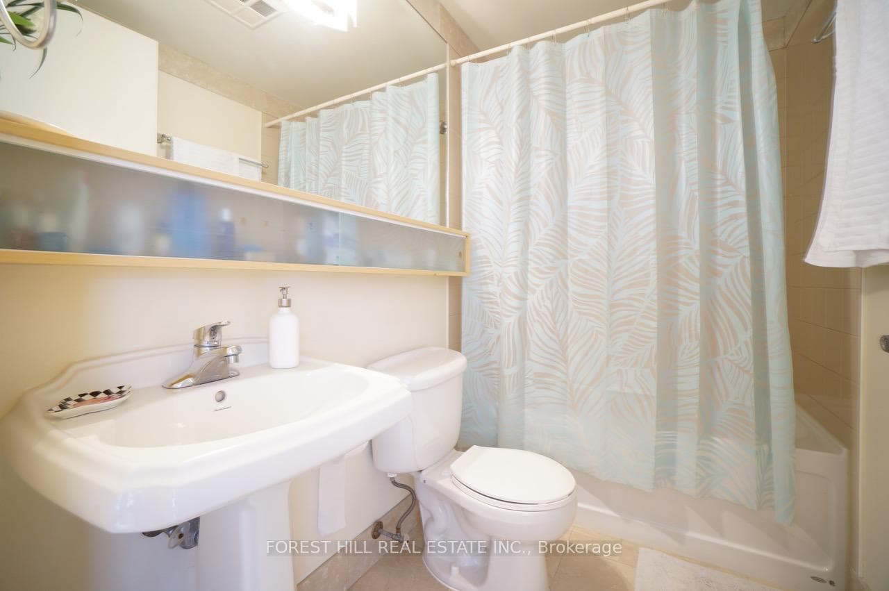 85 Bloor Street Unit 1813 photo 10
