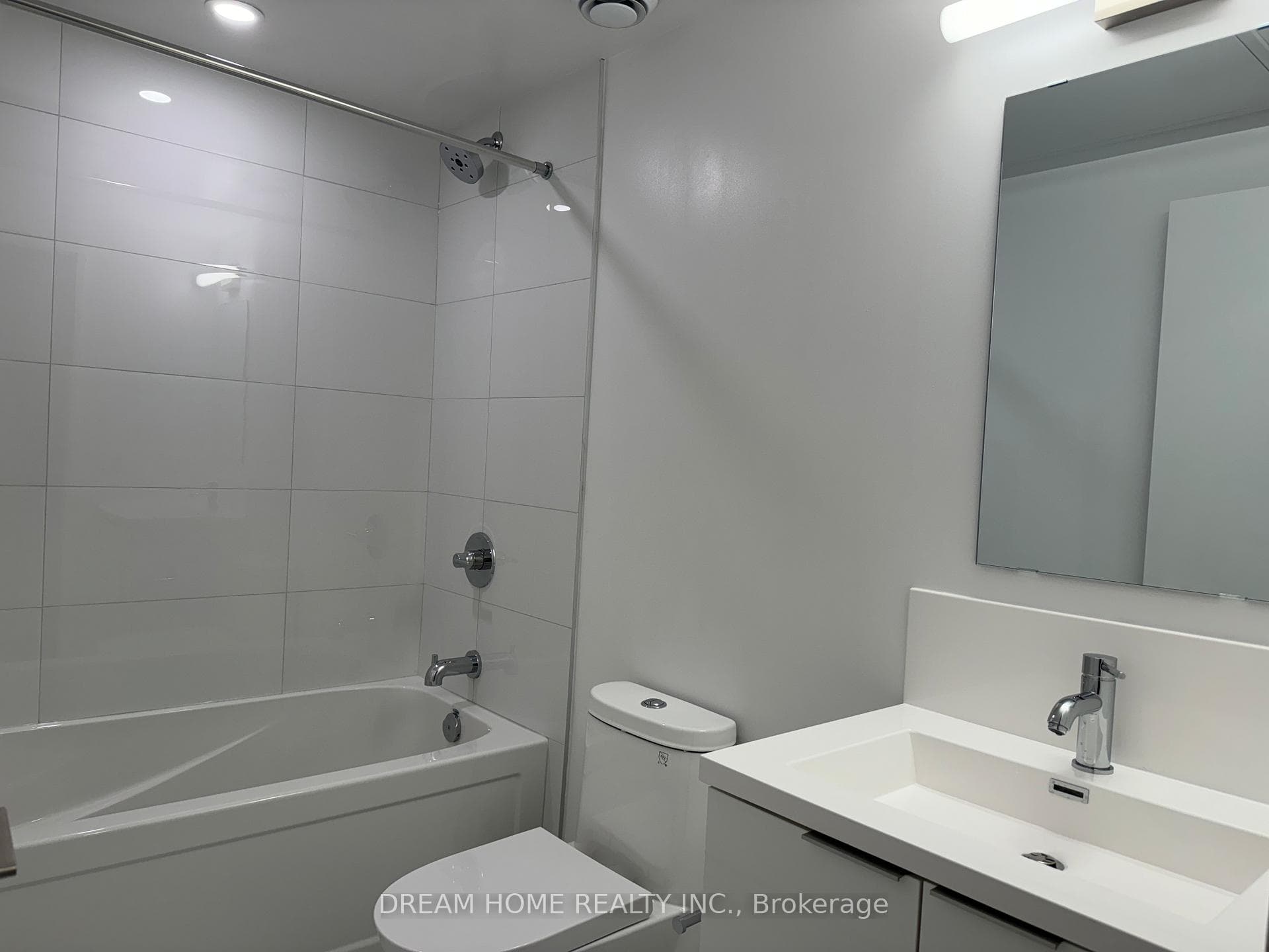 238 Simcoe Street Unit 1807 photo 8