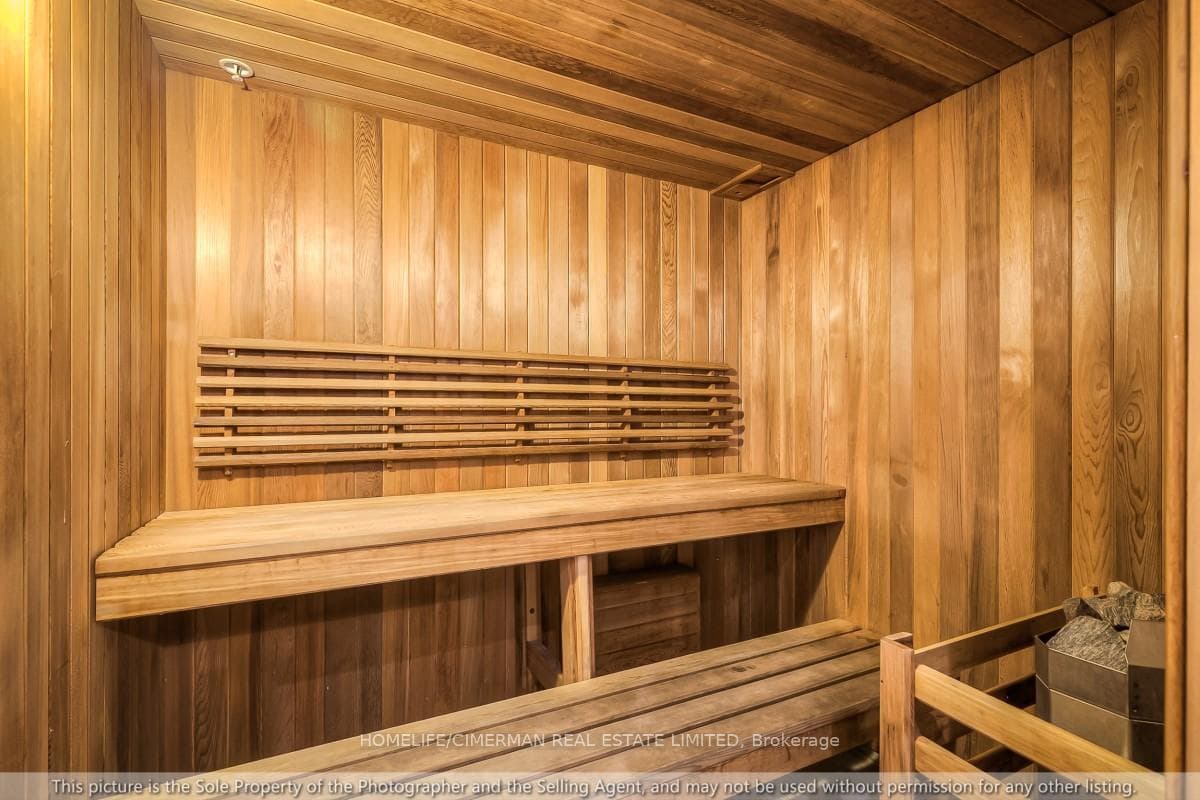 9600 Yonge Street Unit 1007B photo 4