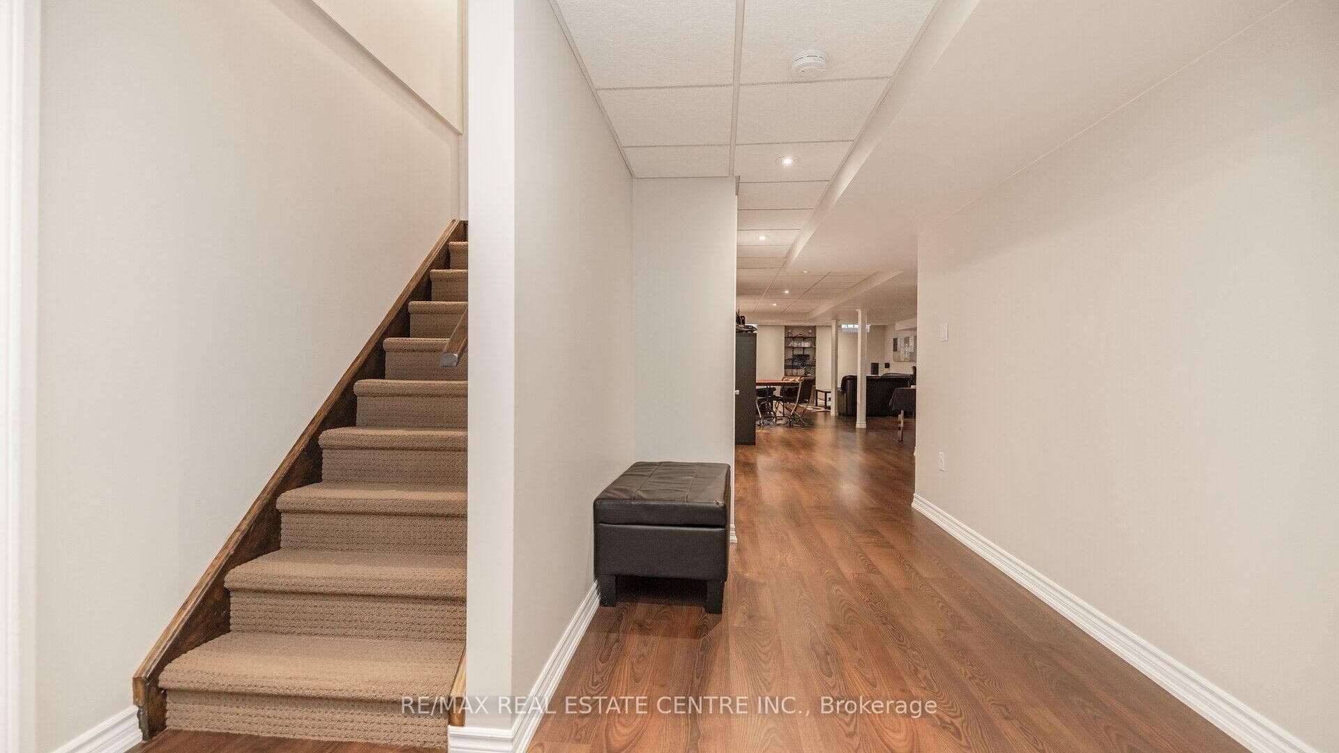491 Willmott Crescent photo 32