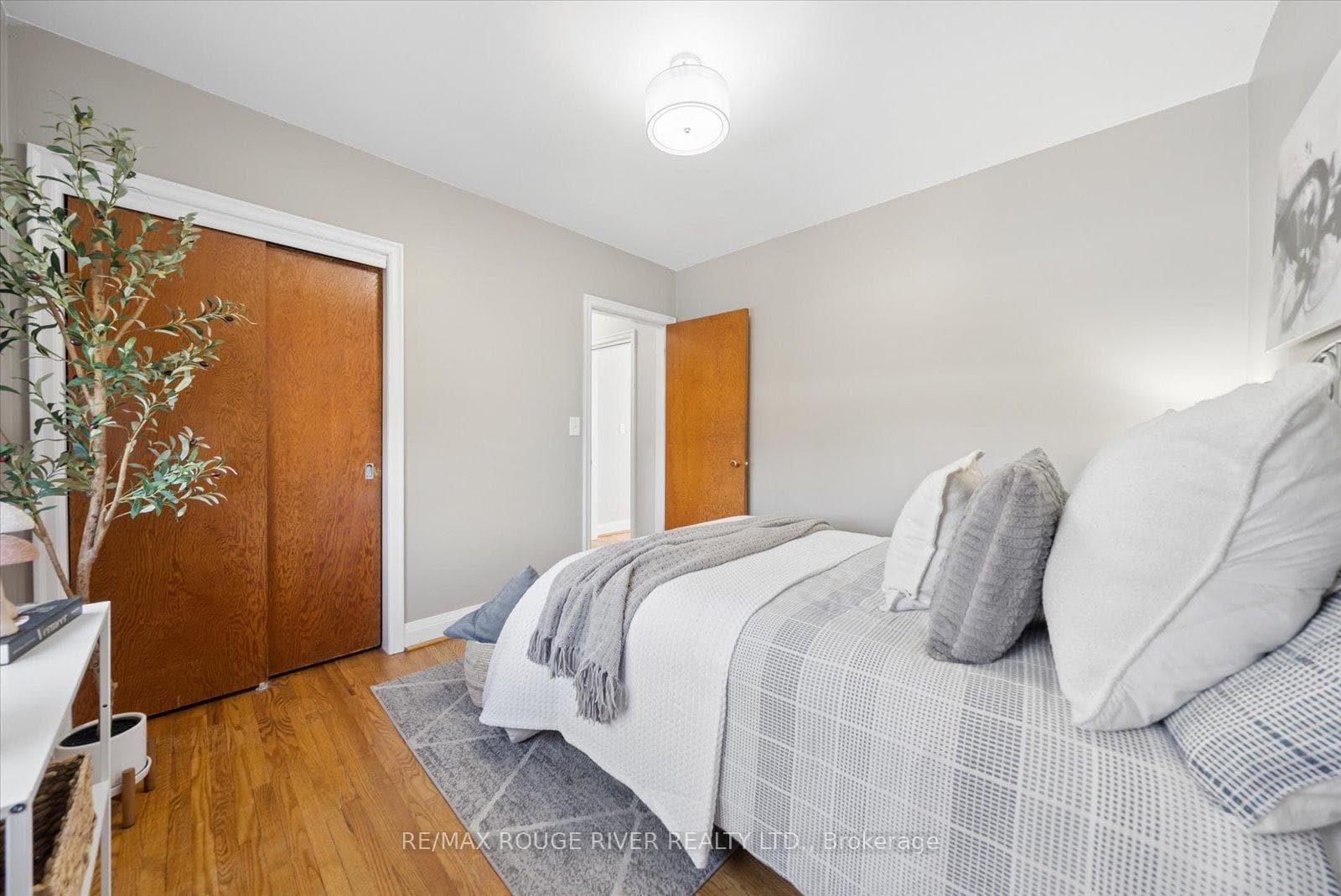 112 Wellington Avenue photo 20
