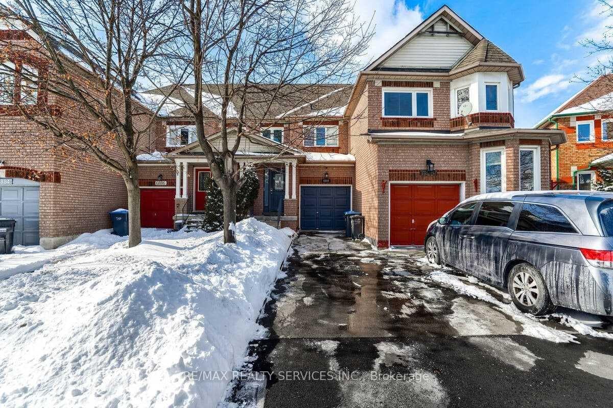 6888 Dillingwood Drive photo 1