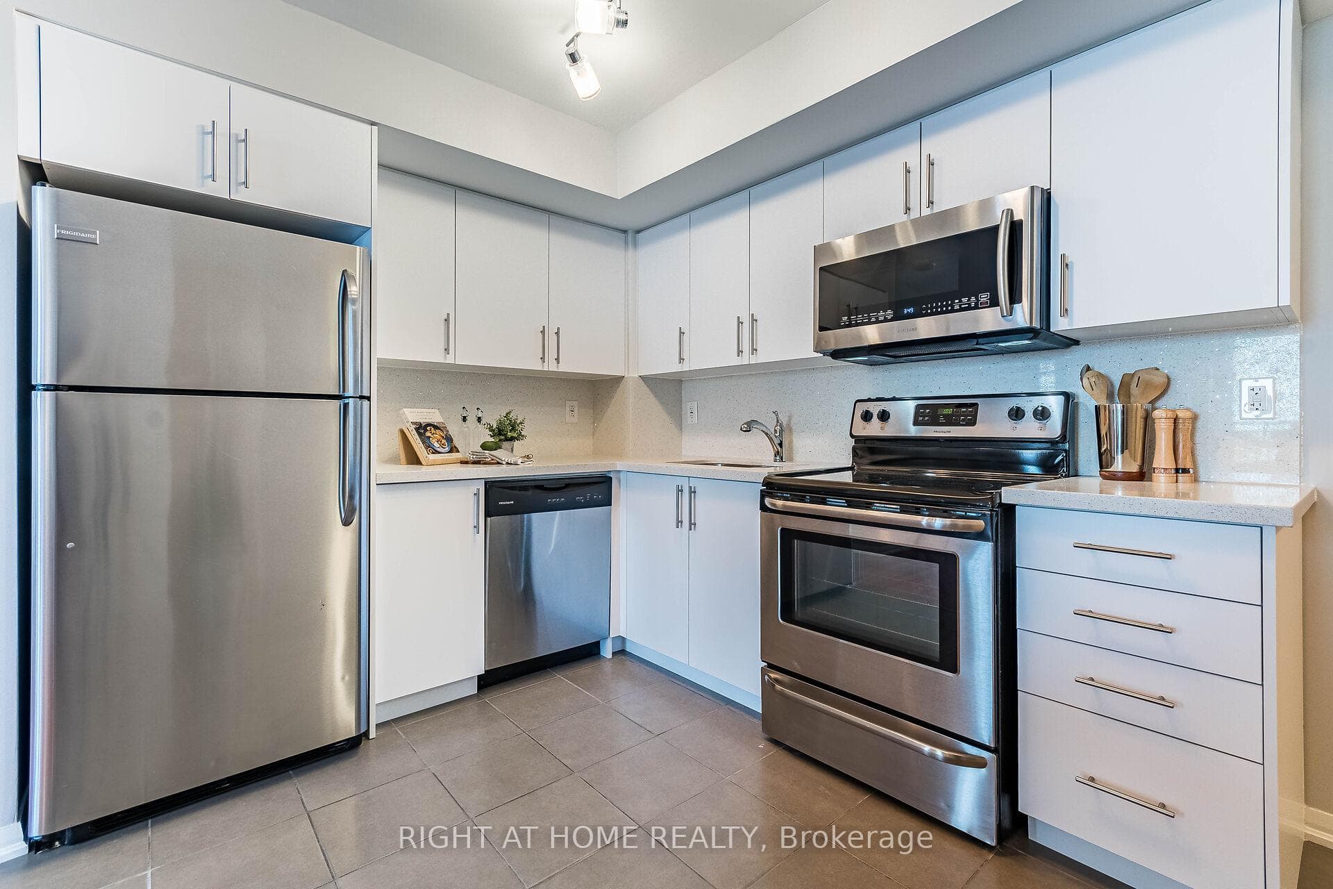 800 Lawrence Avenue Unit 508 photo 6