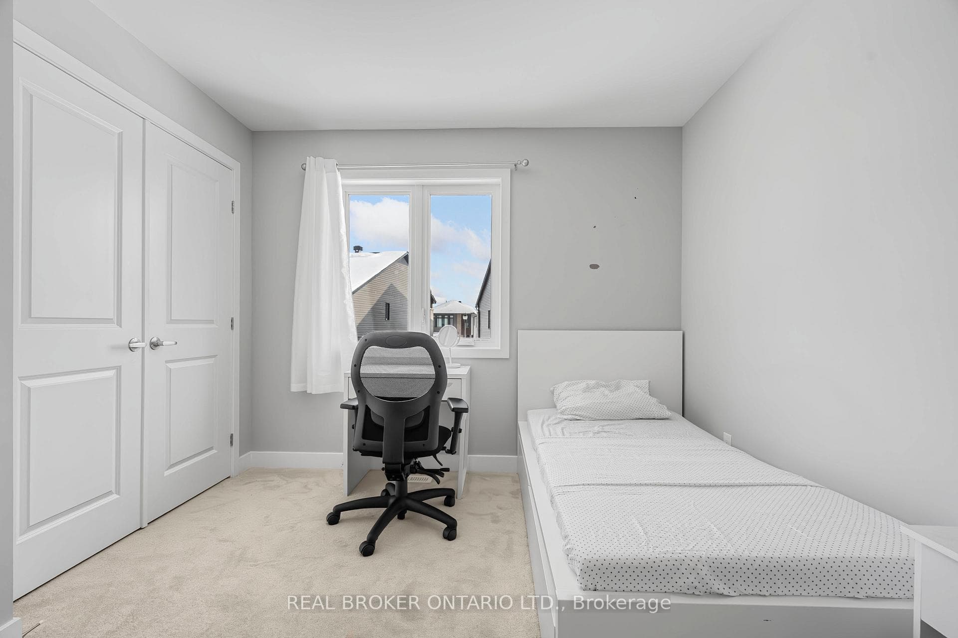 143 Bristol Crescent photo 29