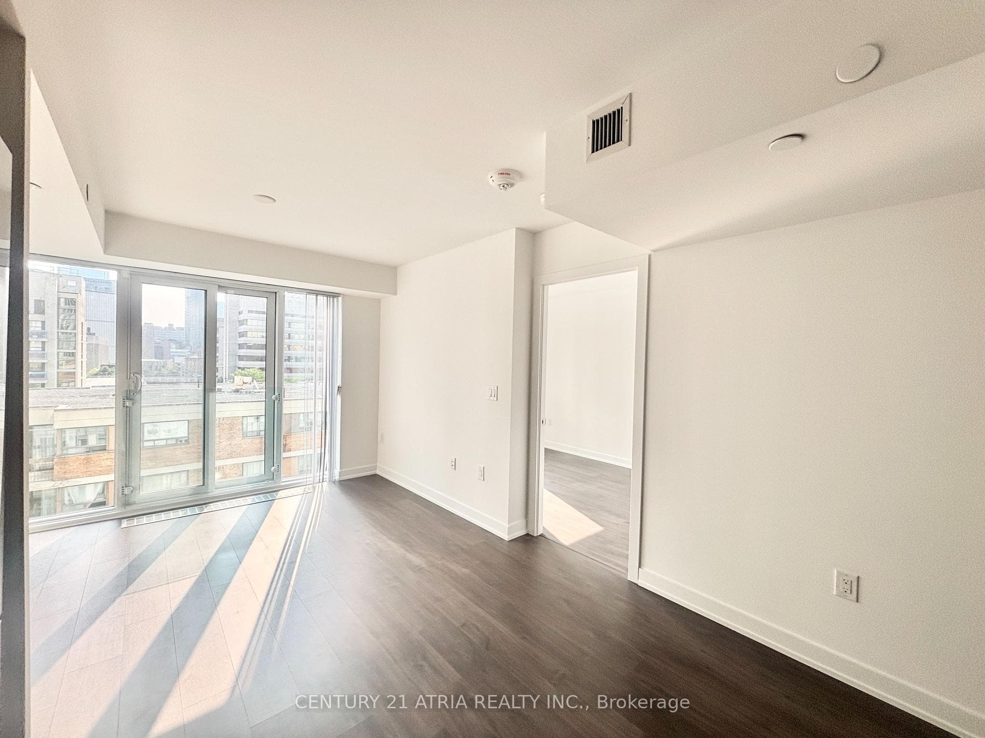 50 McCaul St Street Unit 811 photo 4