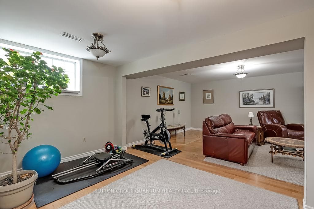 1435 Garnet Avenue photo 38