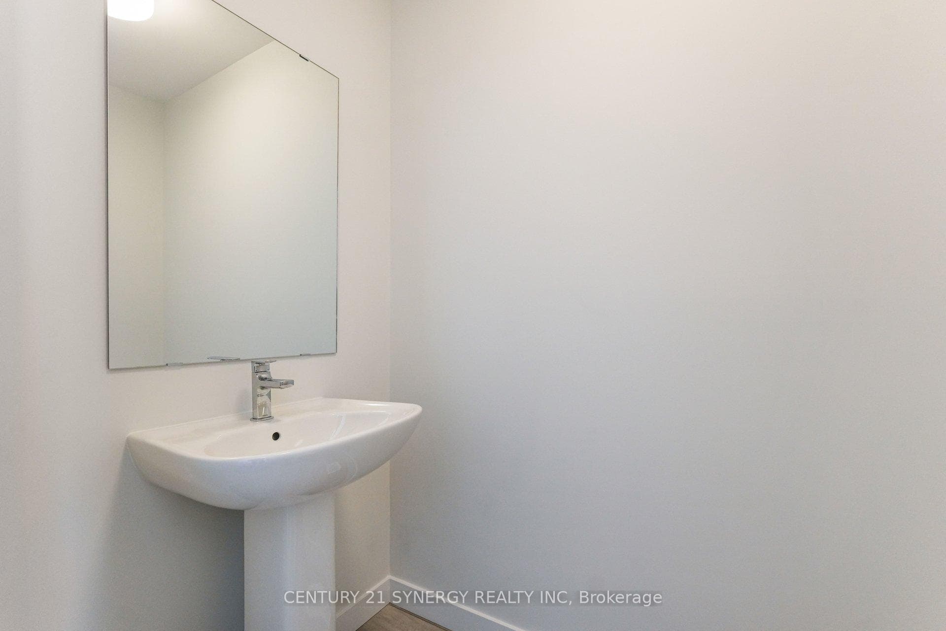 21 HELEN Street photo 4