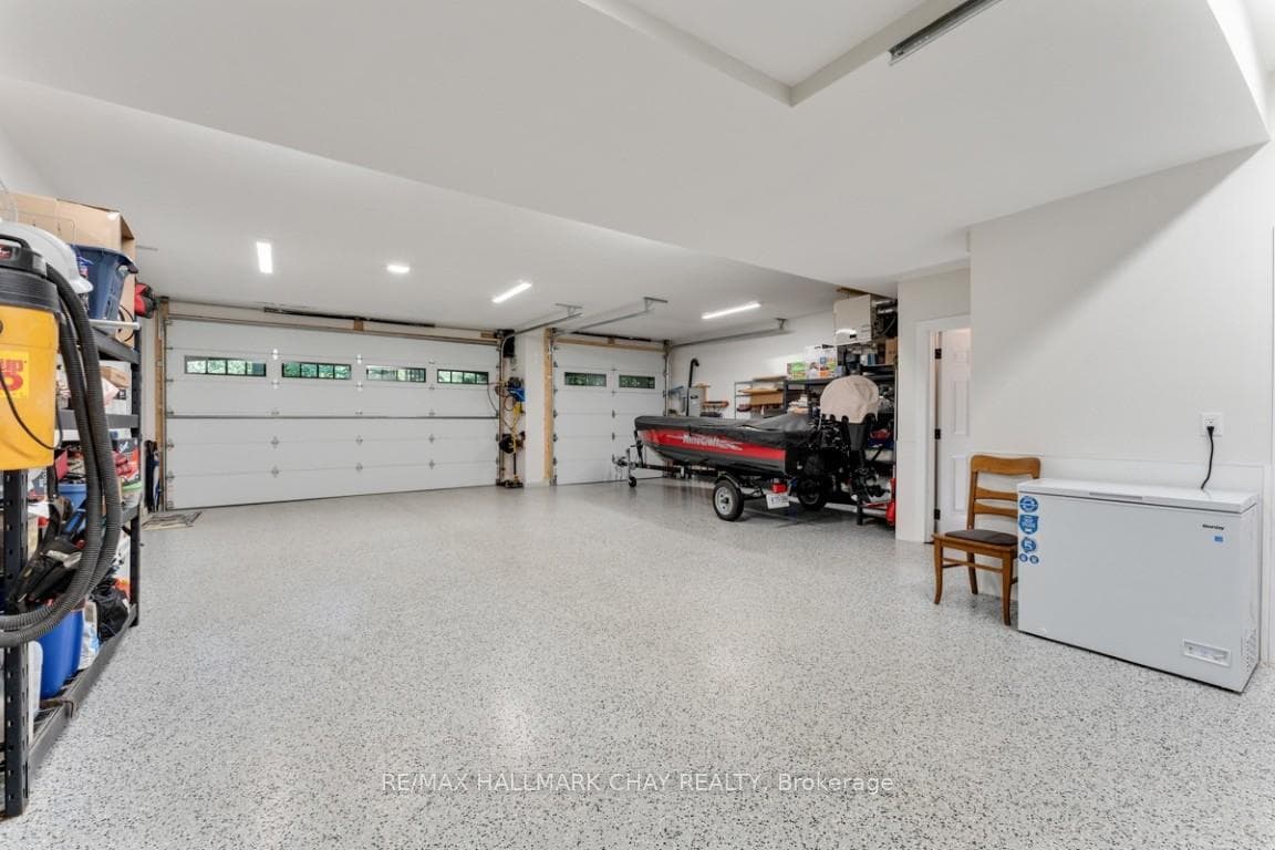 18 Lawrence Avenue photo 6