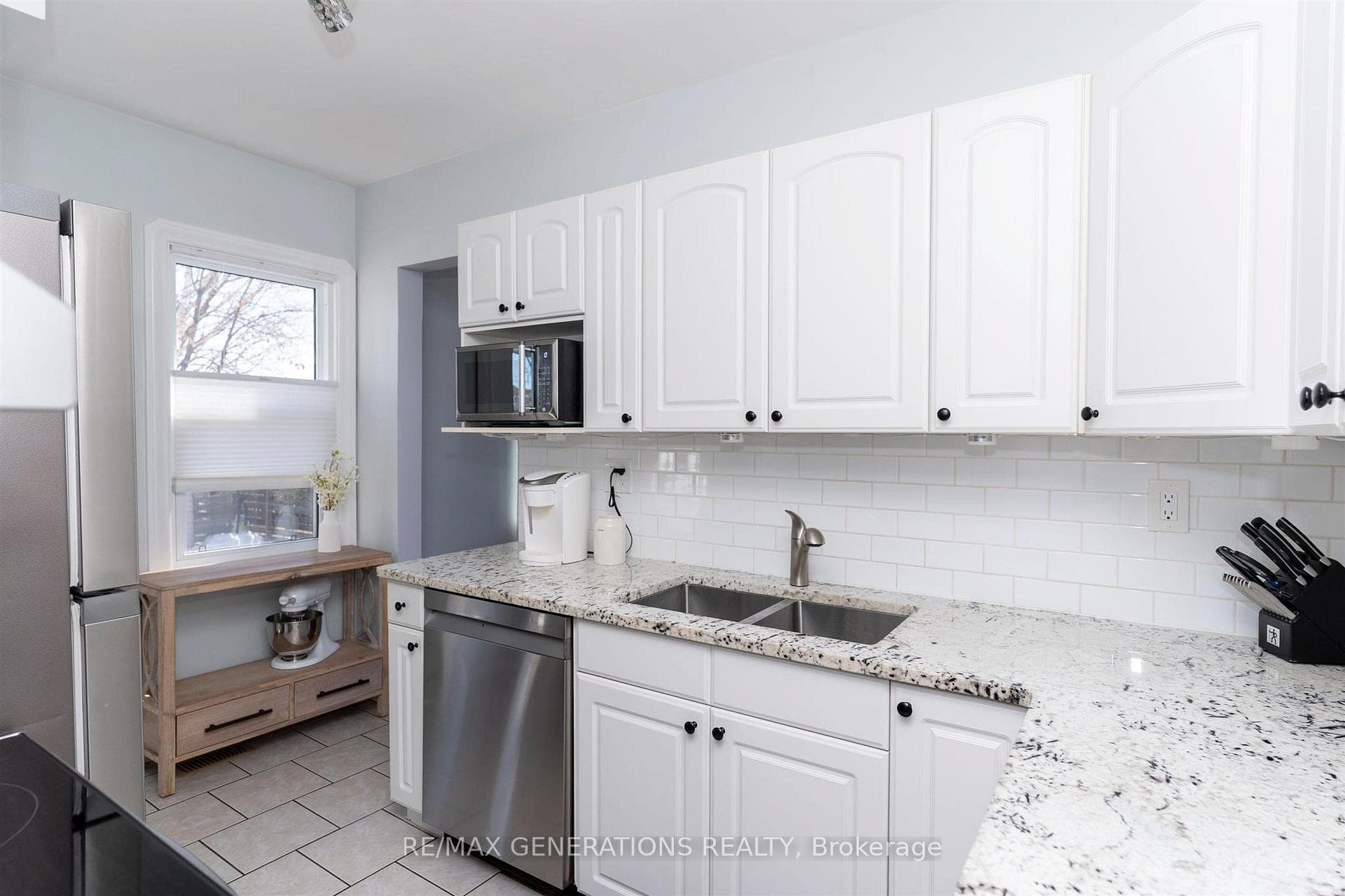 738 Bessie Avenue photo 7