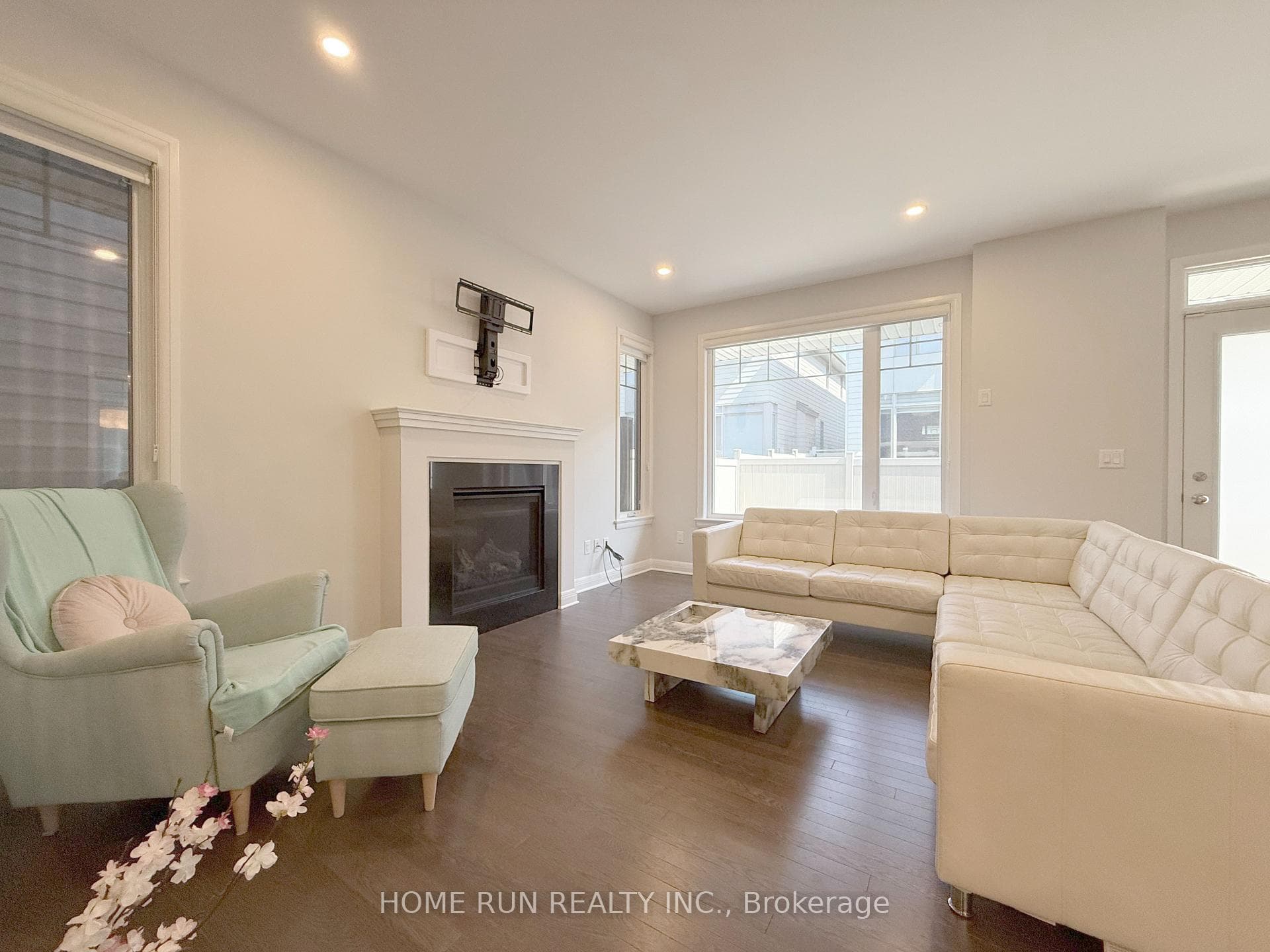322 Lysander Place photo 22