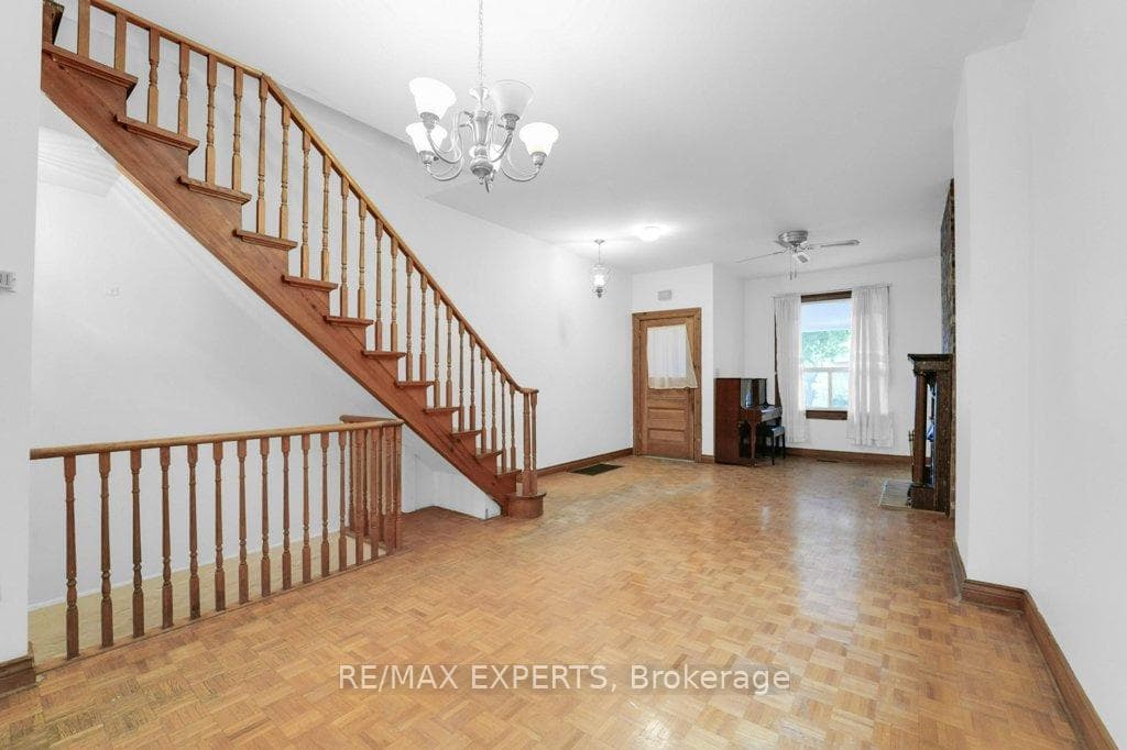 370 Lippincott Street photo 8