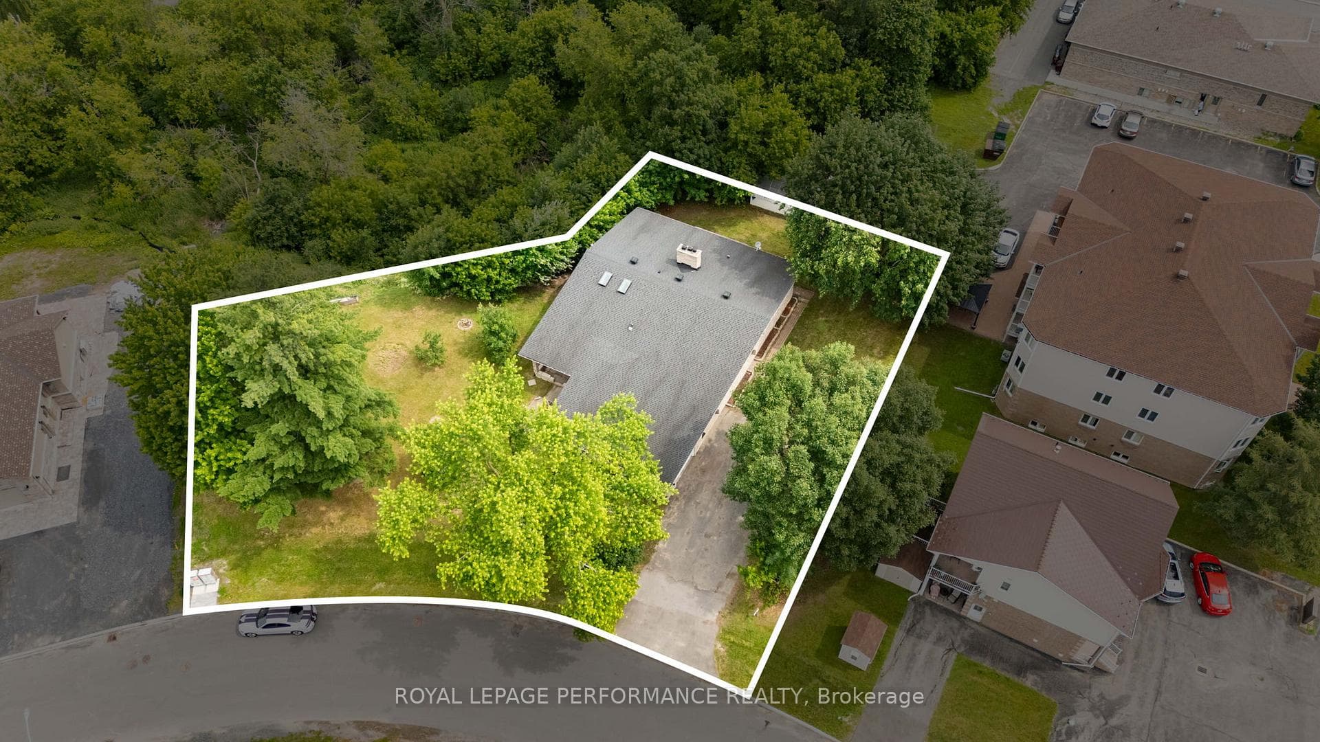 438 Voyageur Place photo 5