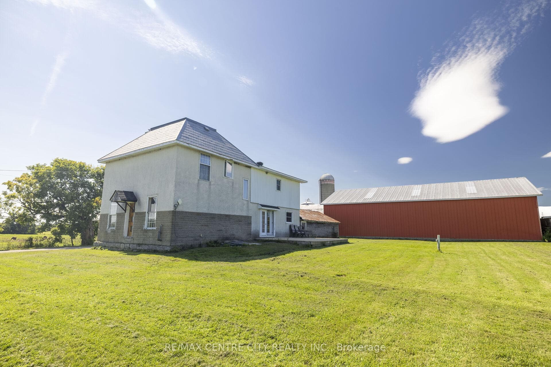 4790 Sarsfield Road photo 29