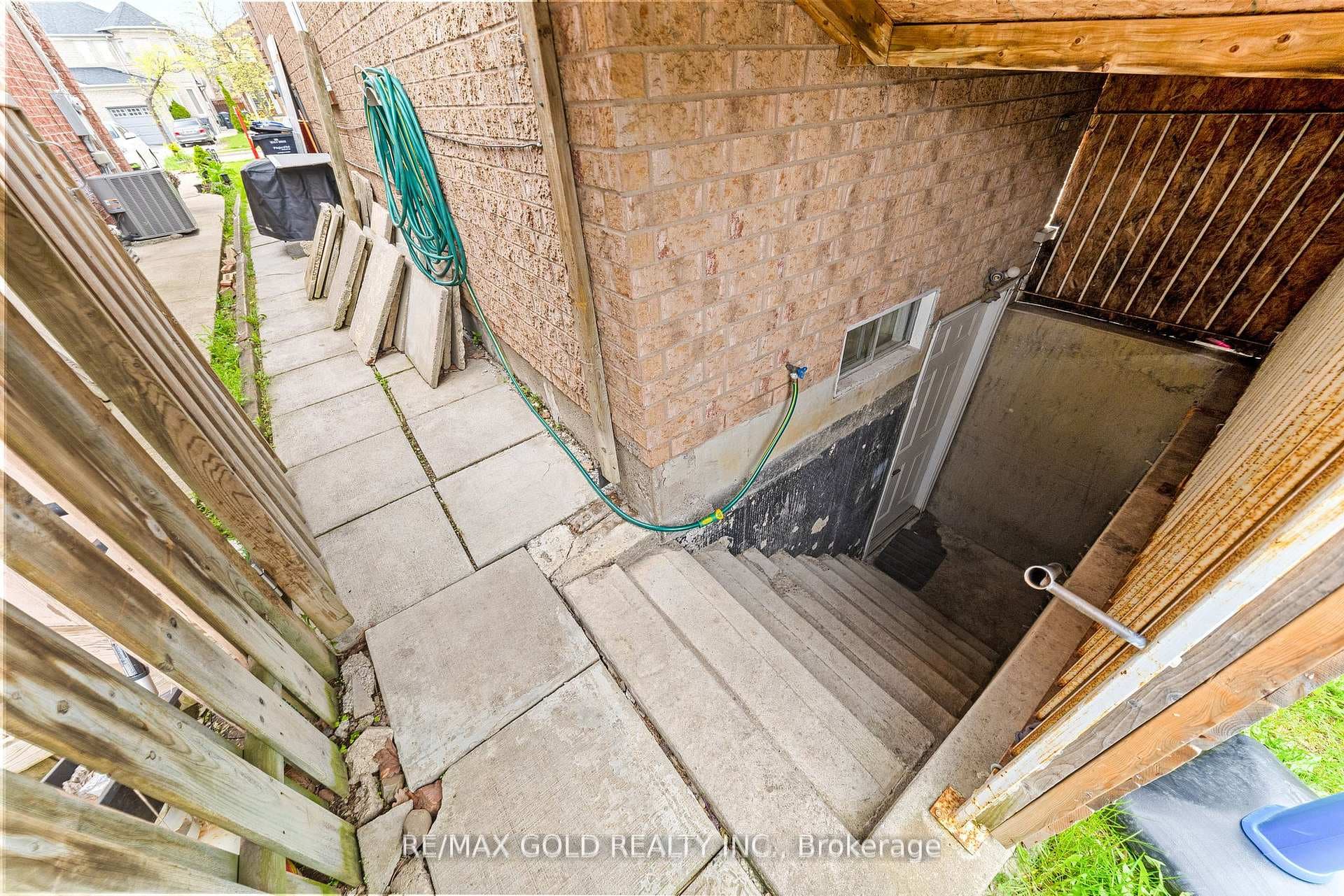 92 Dandelion Road photo 39