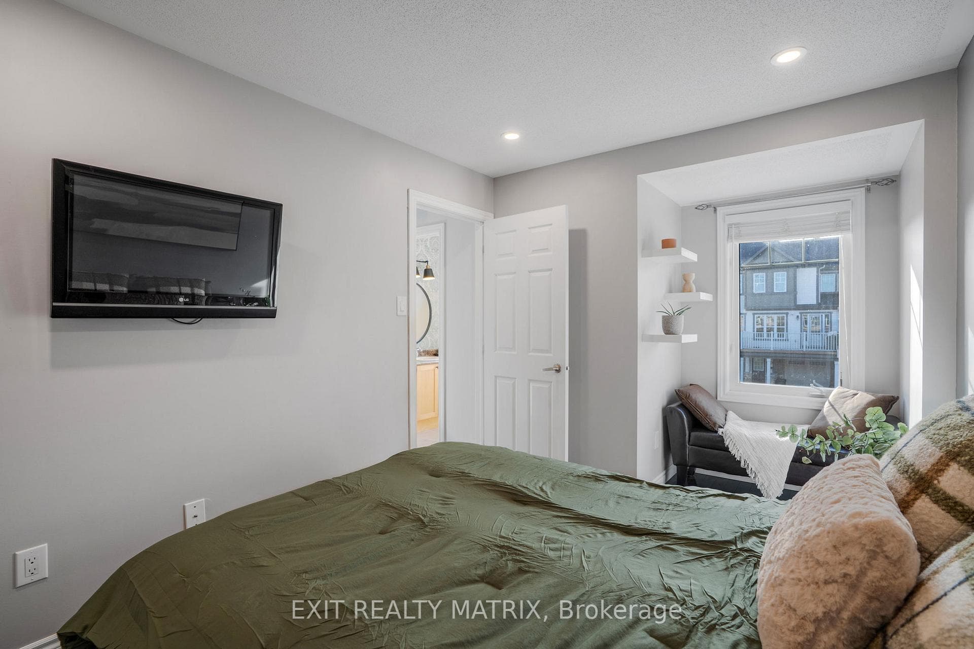 180 Soleil Avenue photo 19