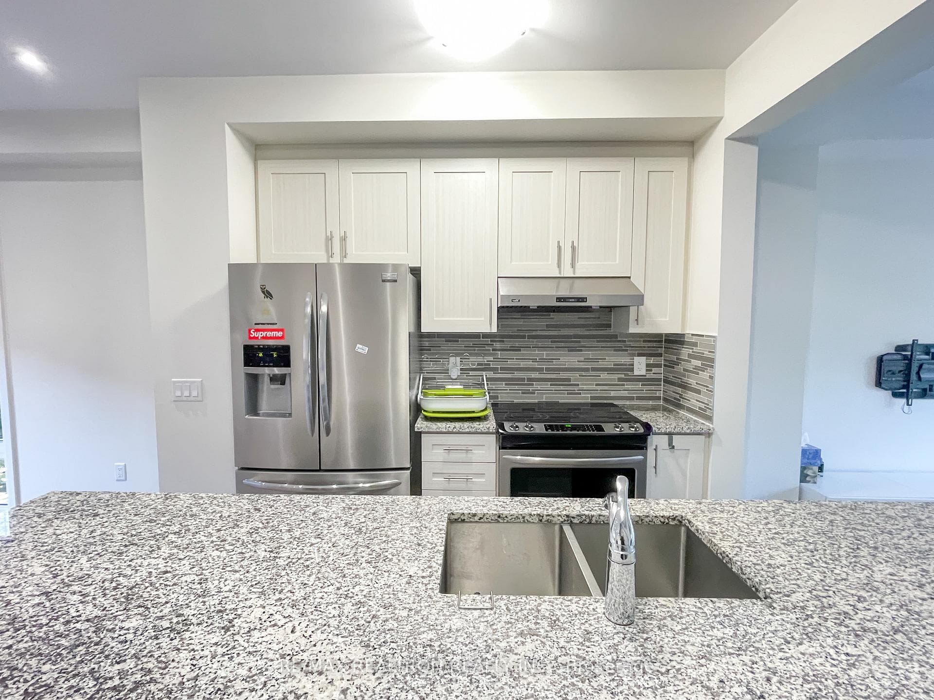 254 Finch Avenue photo 10