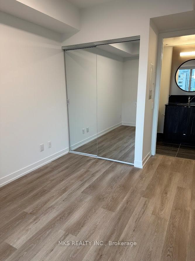 771 Yonge Street Unit 702 photo 9