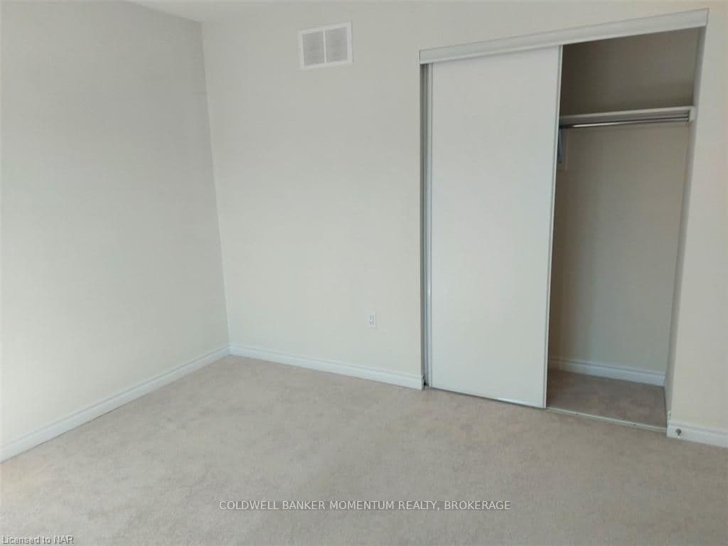 100 TUMBLEWOOD Place photo 20