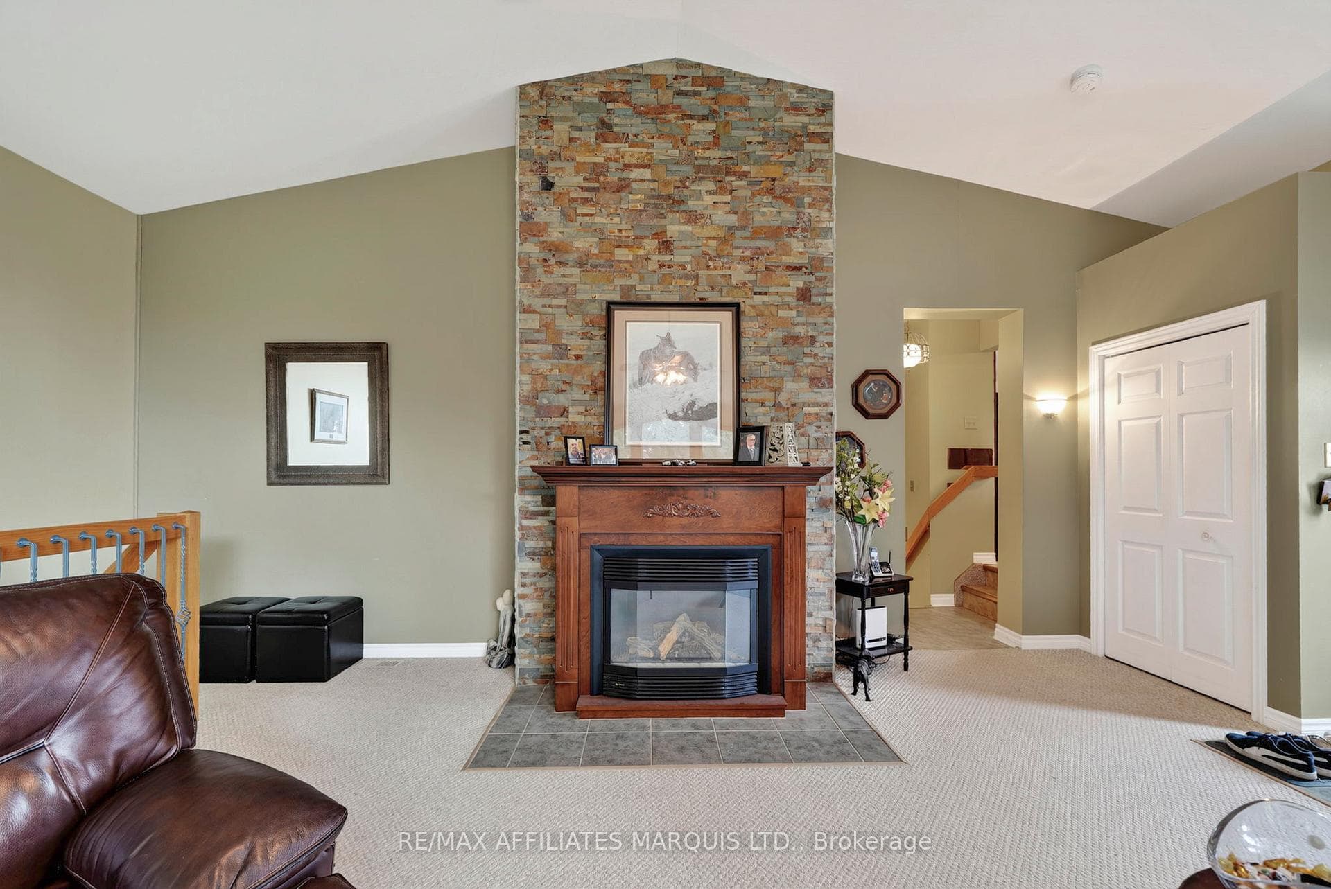 1489 Holy Cross Boulevard photo 7