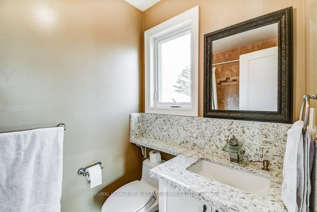 591 Lakeside Avenue photo 24