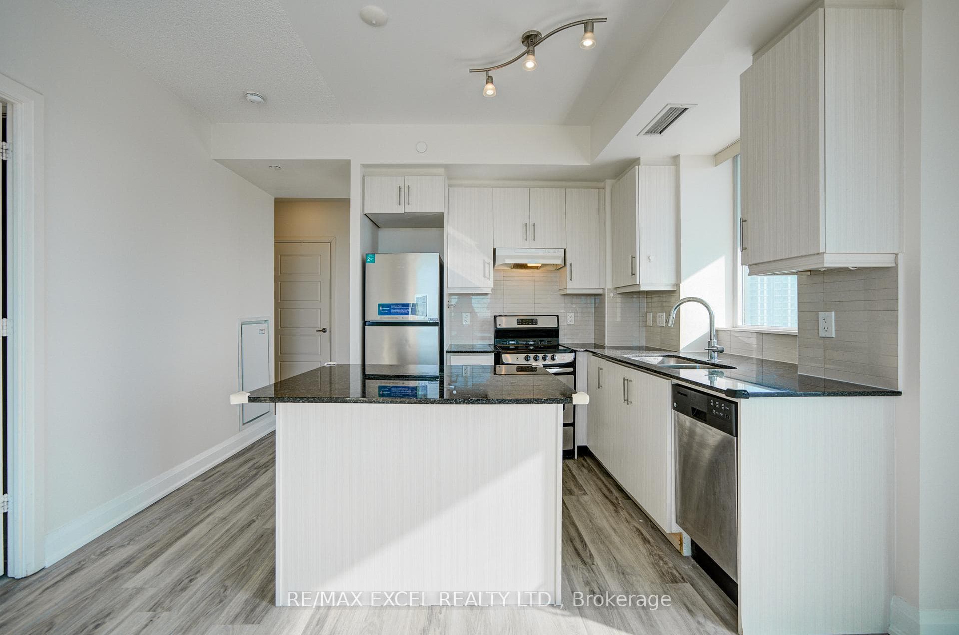 68 Canterbury Place Unit 1105 photo 17