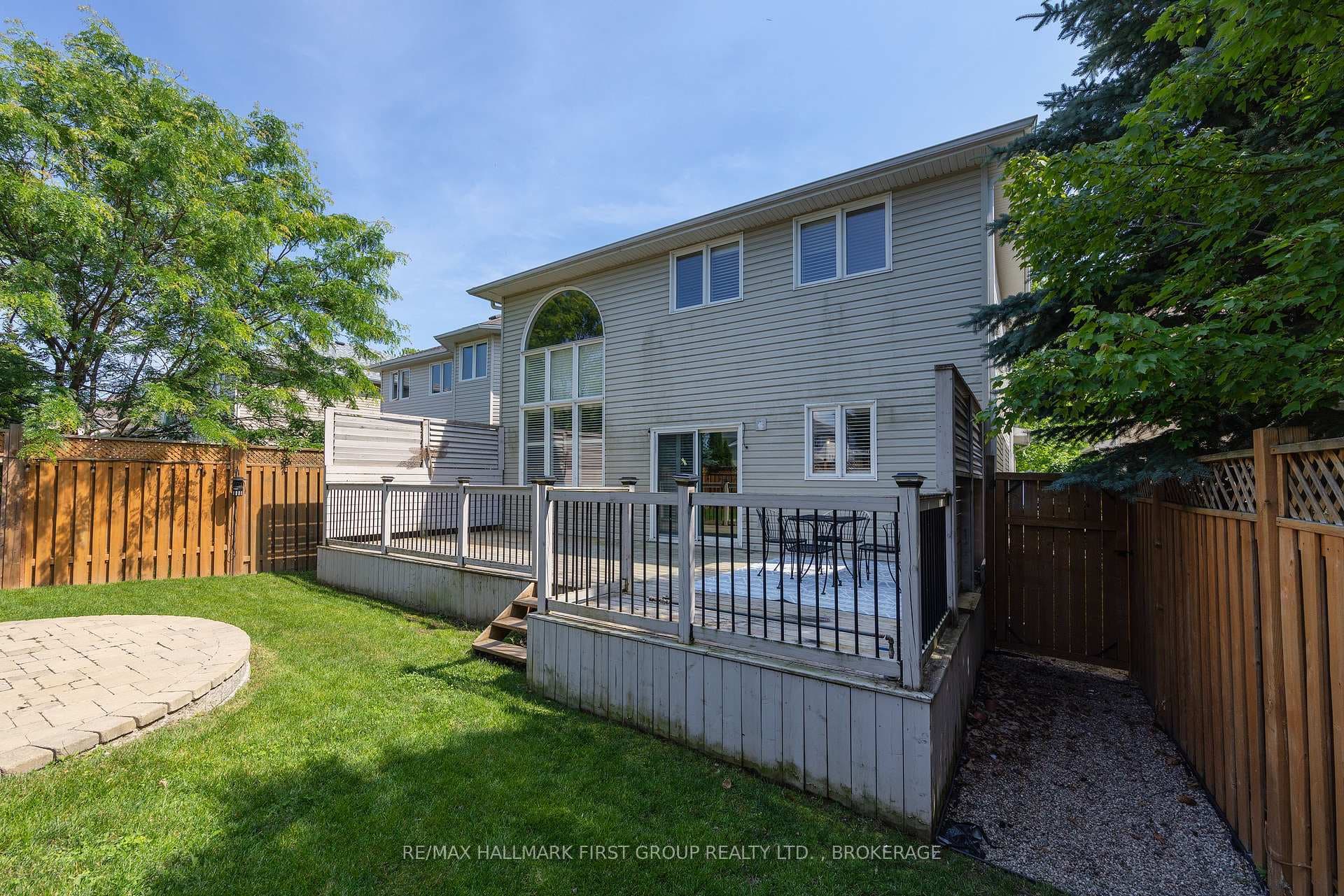 393 CAVENDISH Crescent photo 41