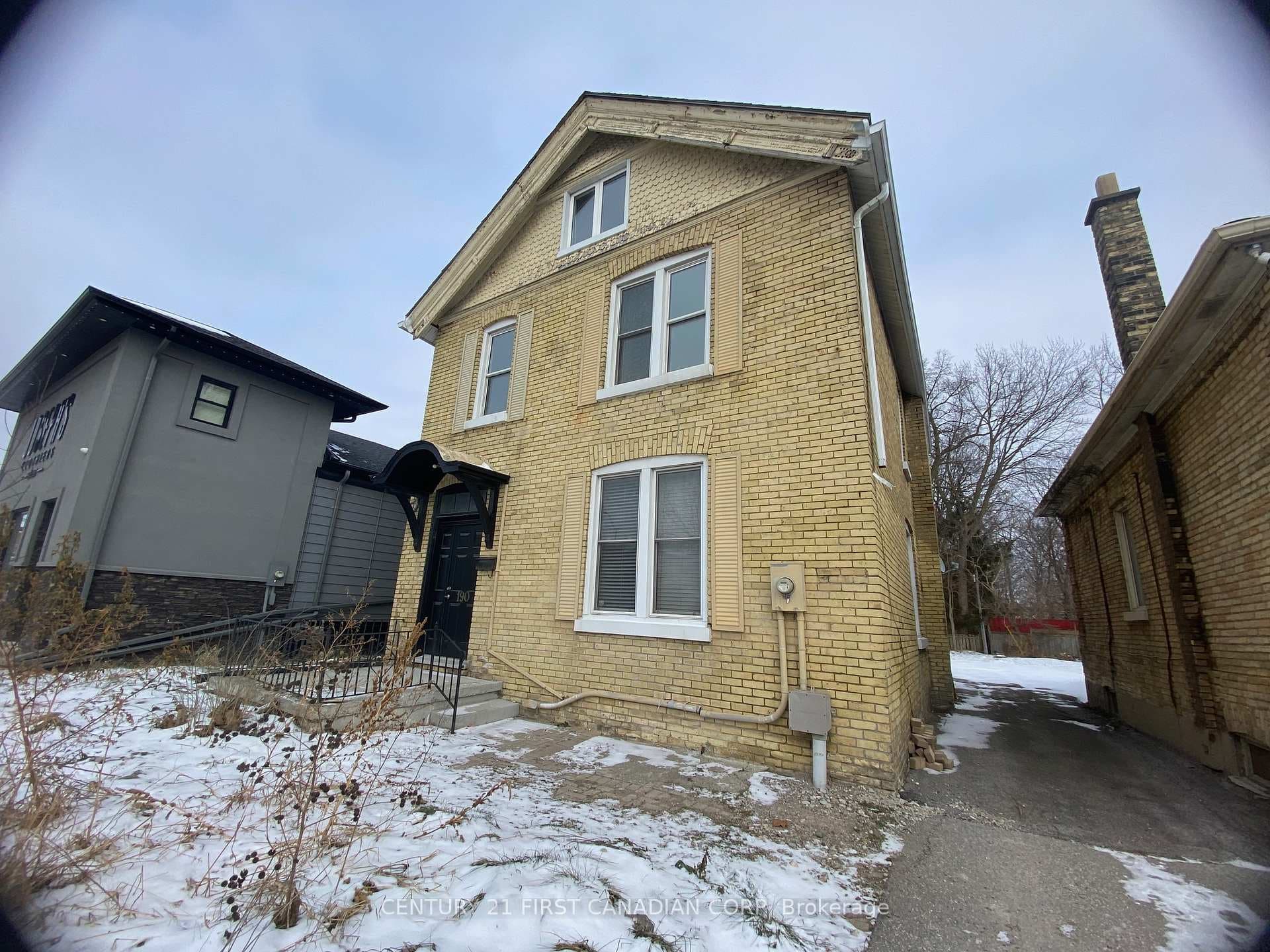 190 WELLINGTON Street Unit UPPER photo 1