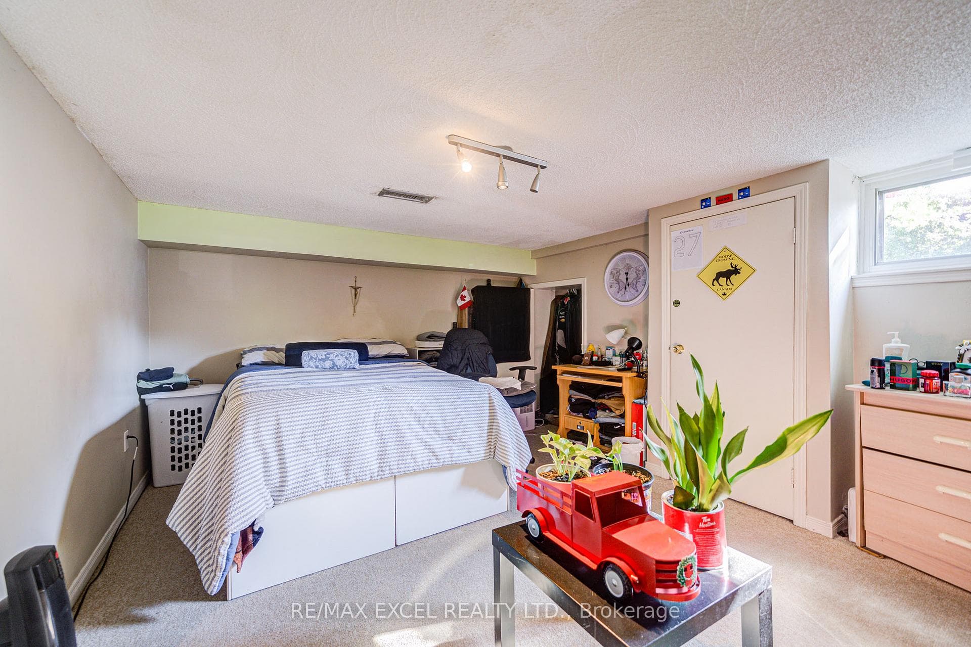 523 Delaware Avenue photo 31
