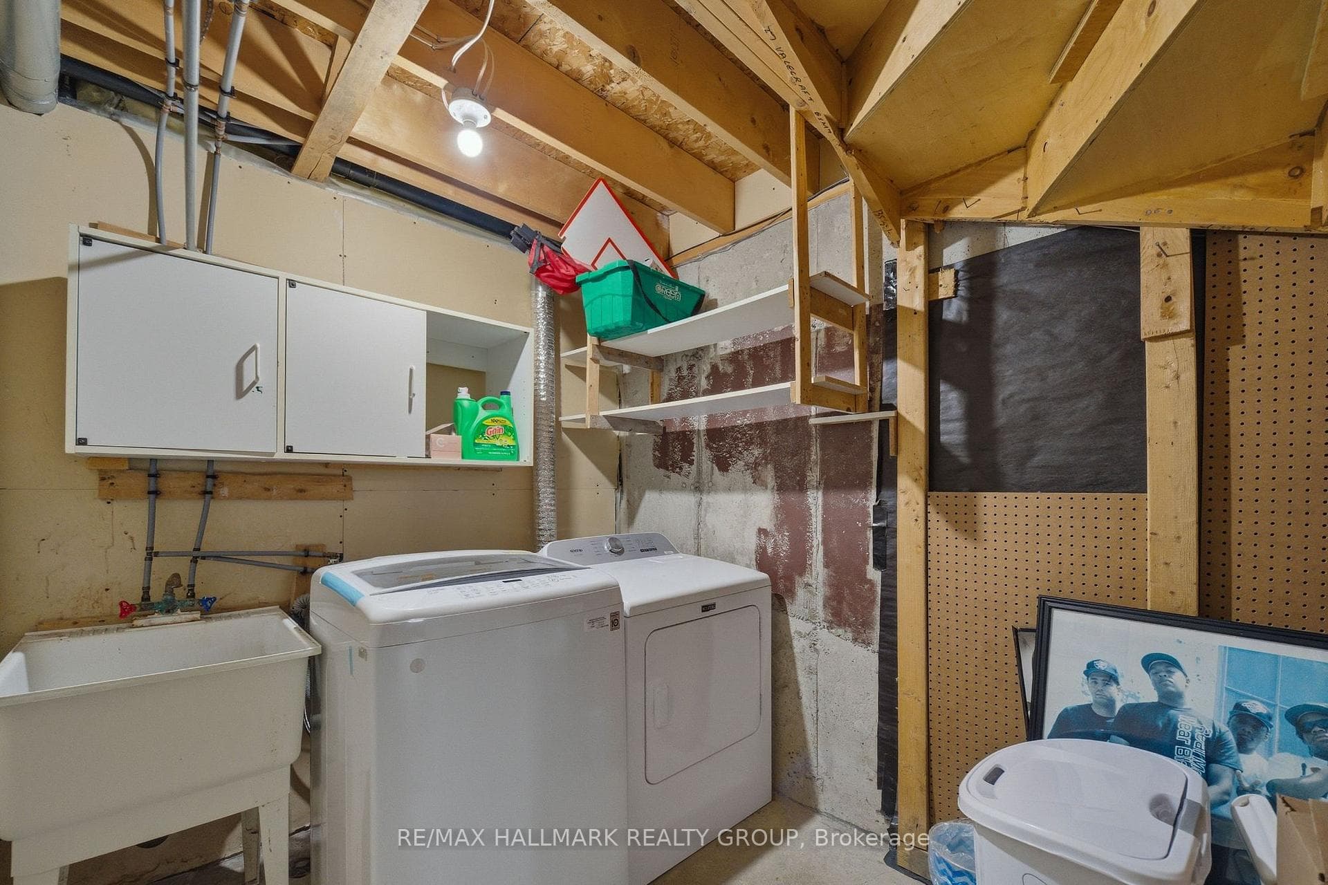 902 Paradise Crescent photo 24