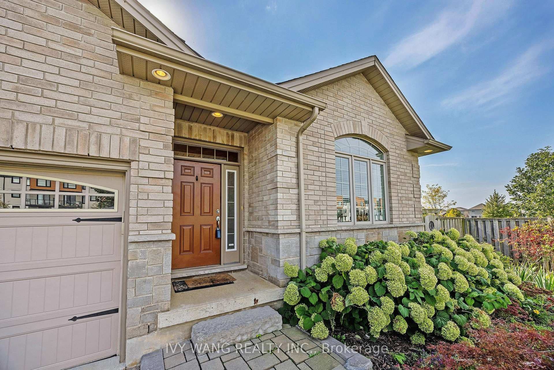 2080 BEAVERBROOK Avenue Unit 31 photo 5