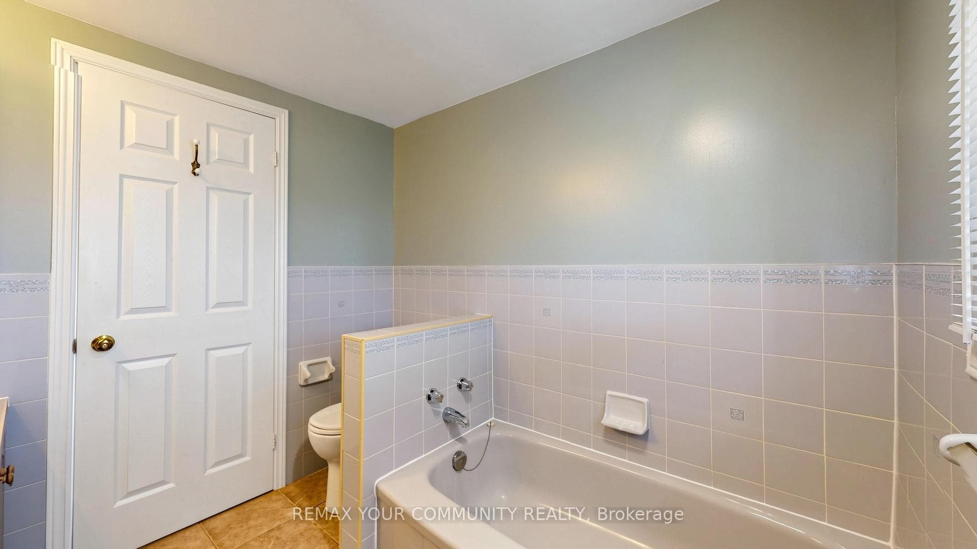 50 Riverglen Drive photo 17