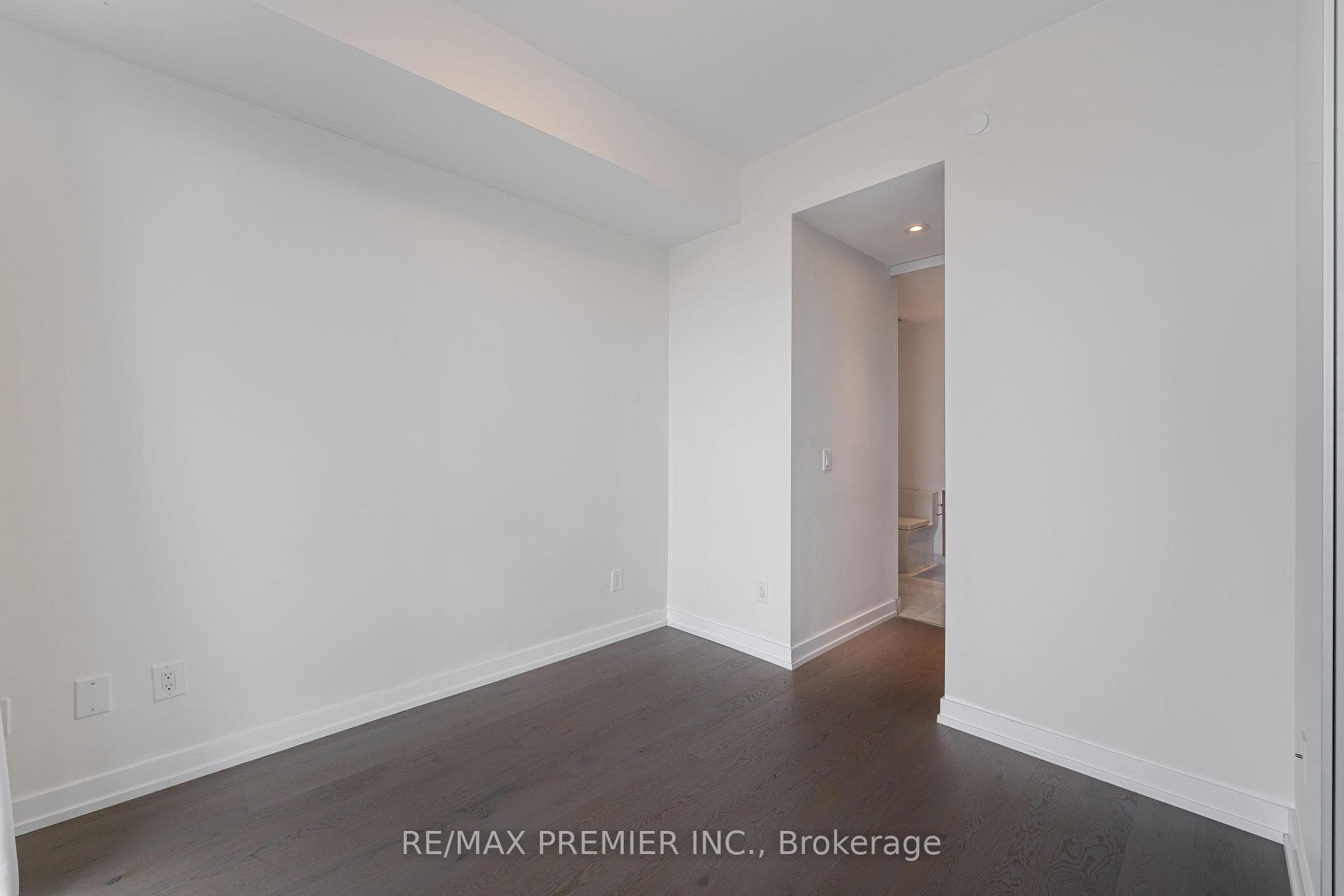 488 University Avenue Unit 3201 photo 16