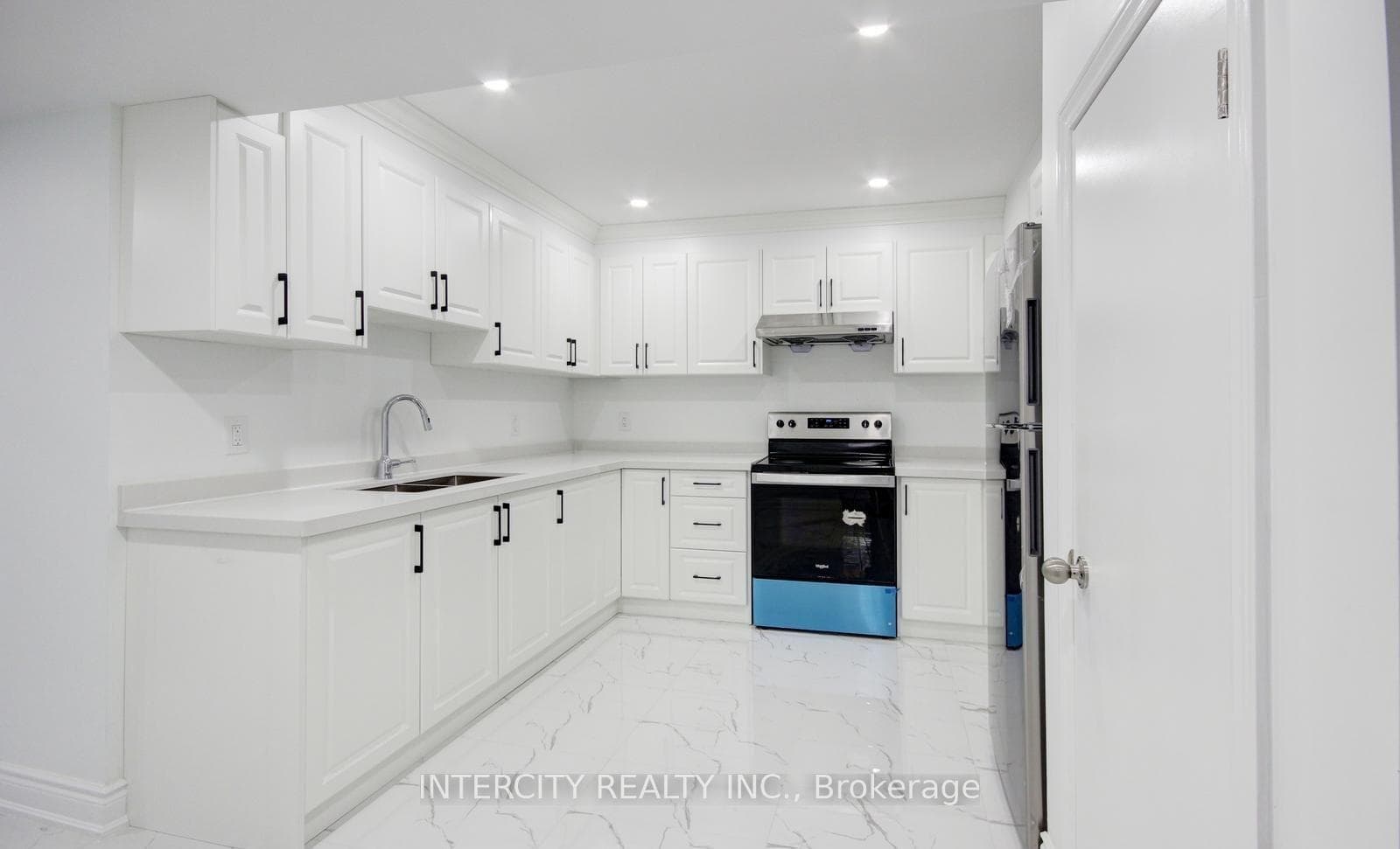 111 Petch Avenue photo 4