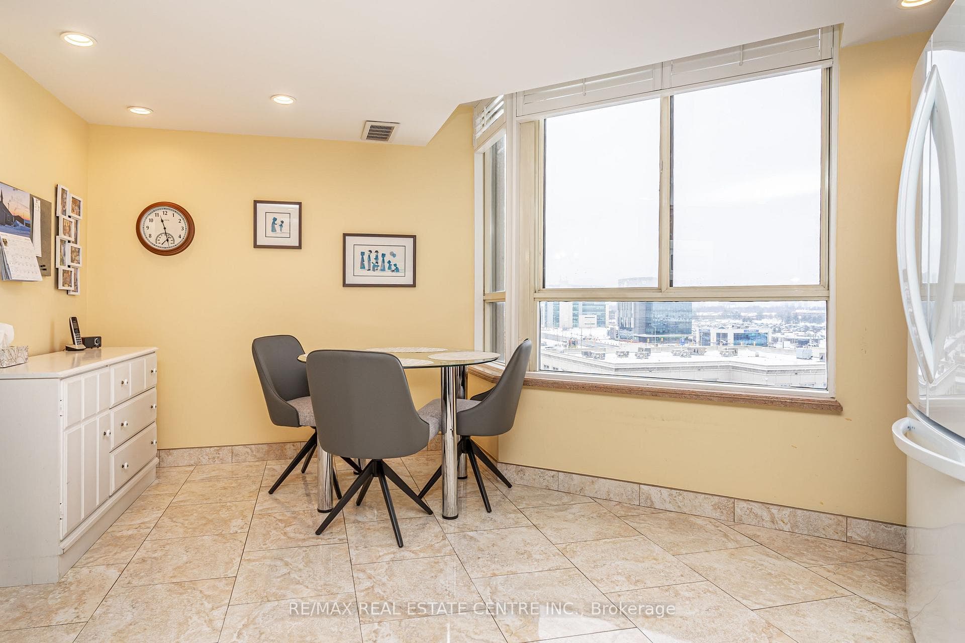 20 Cherrytree Drive Unit 806 photo 18
