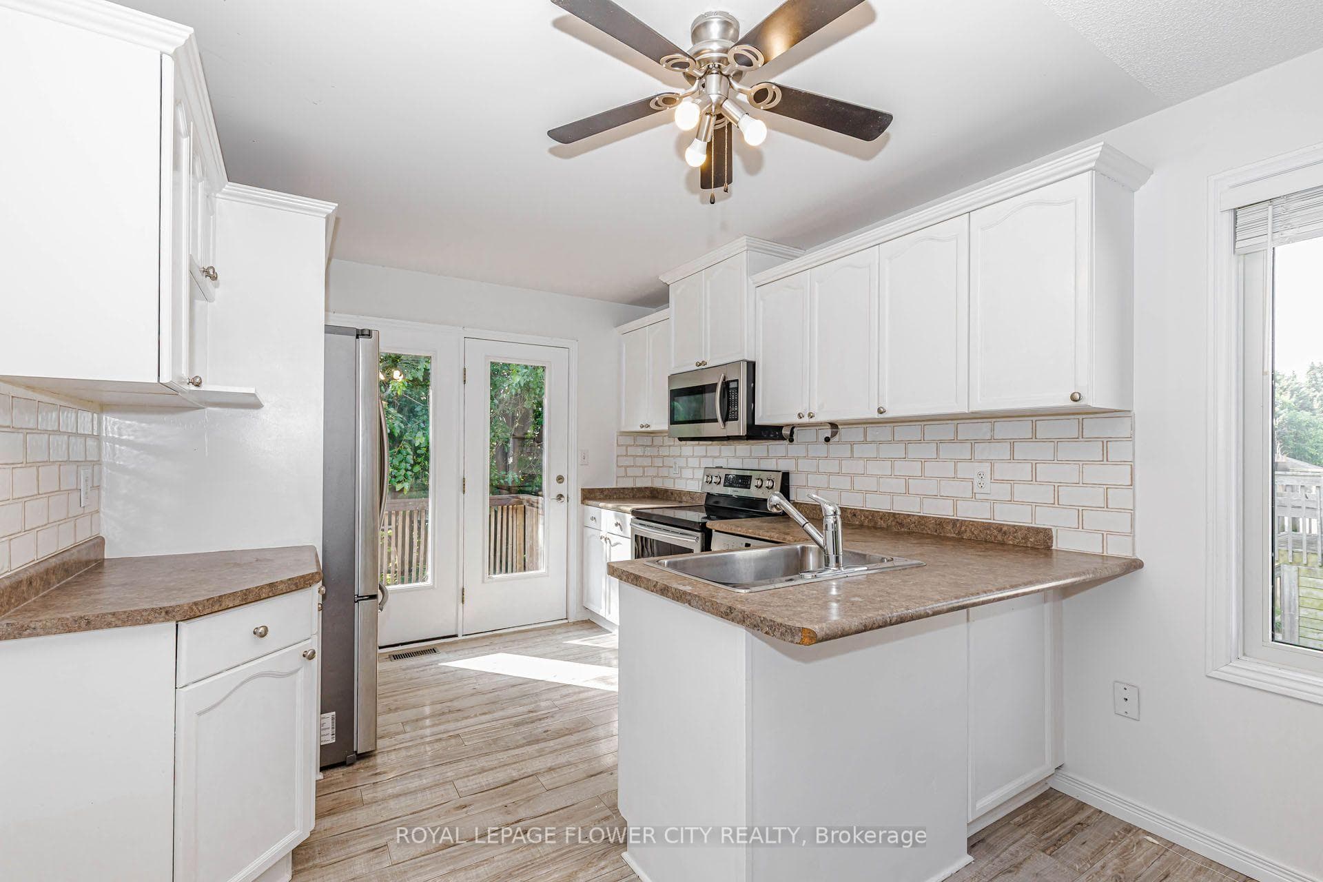 47 QUEENSWAY Drive photo 20