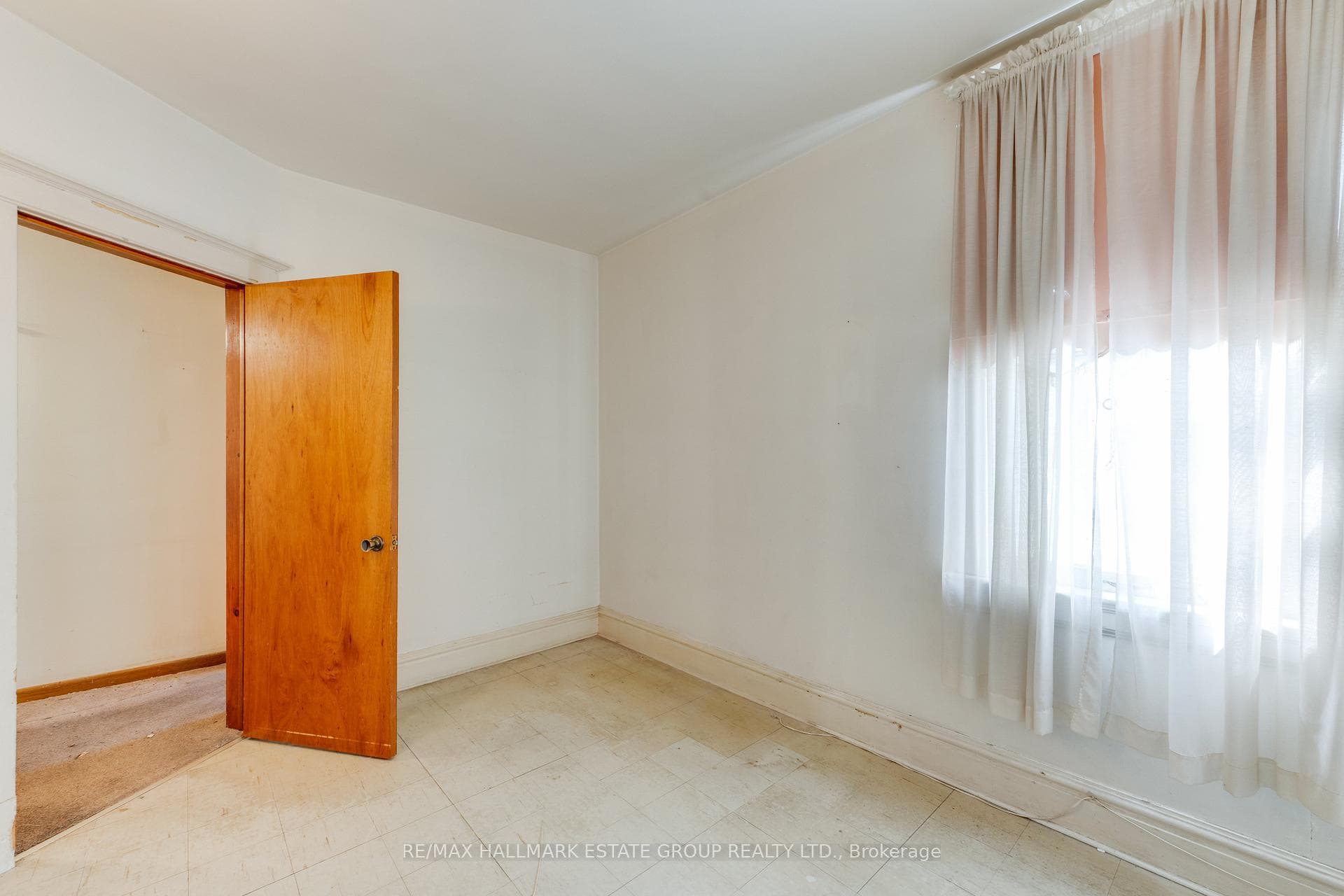 160 Coxwell Avenue photo 31