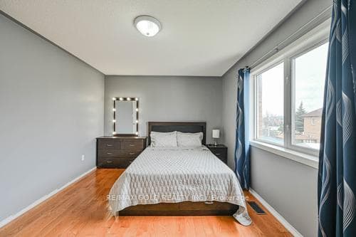 116 Heartleaf Crescent photo 17