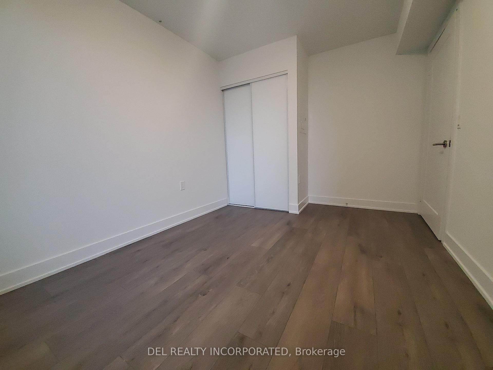 575 BLOOR Street Unit 705 photo 4